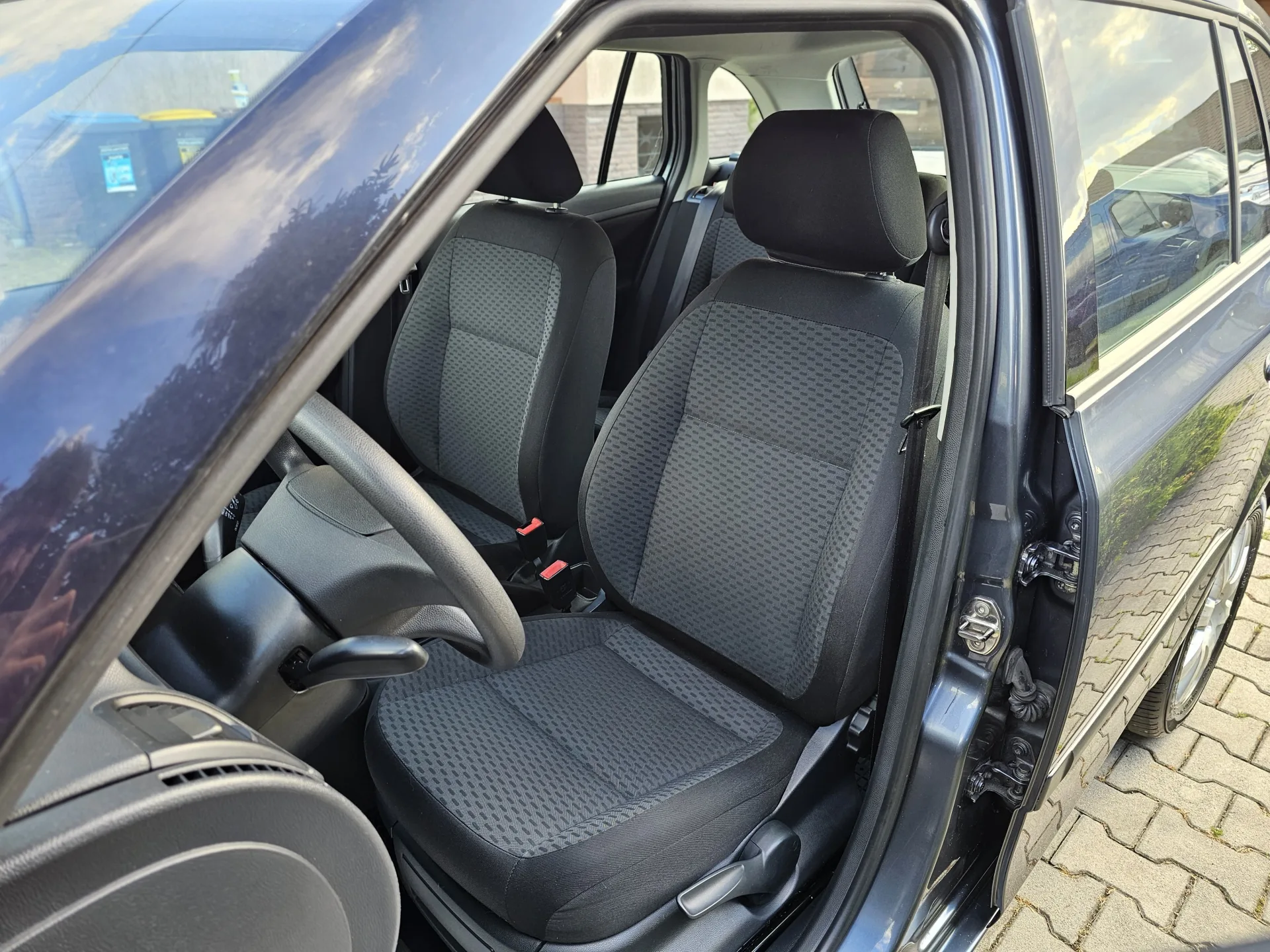 Škoda Fabia II Combi 1.2 TSi (2010, Šedá metalíza) – fotografie vozidla 11 z 22