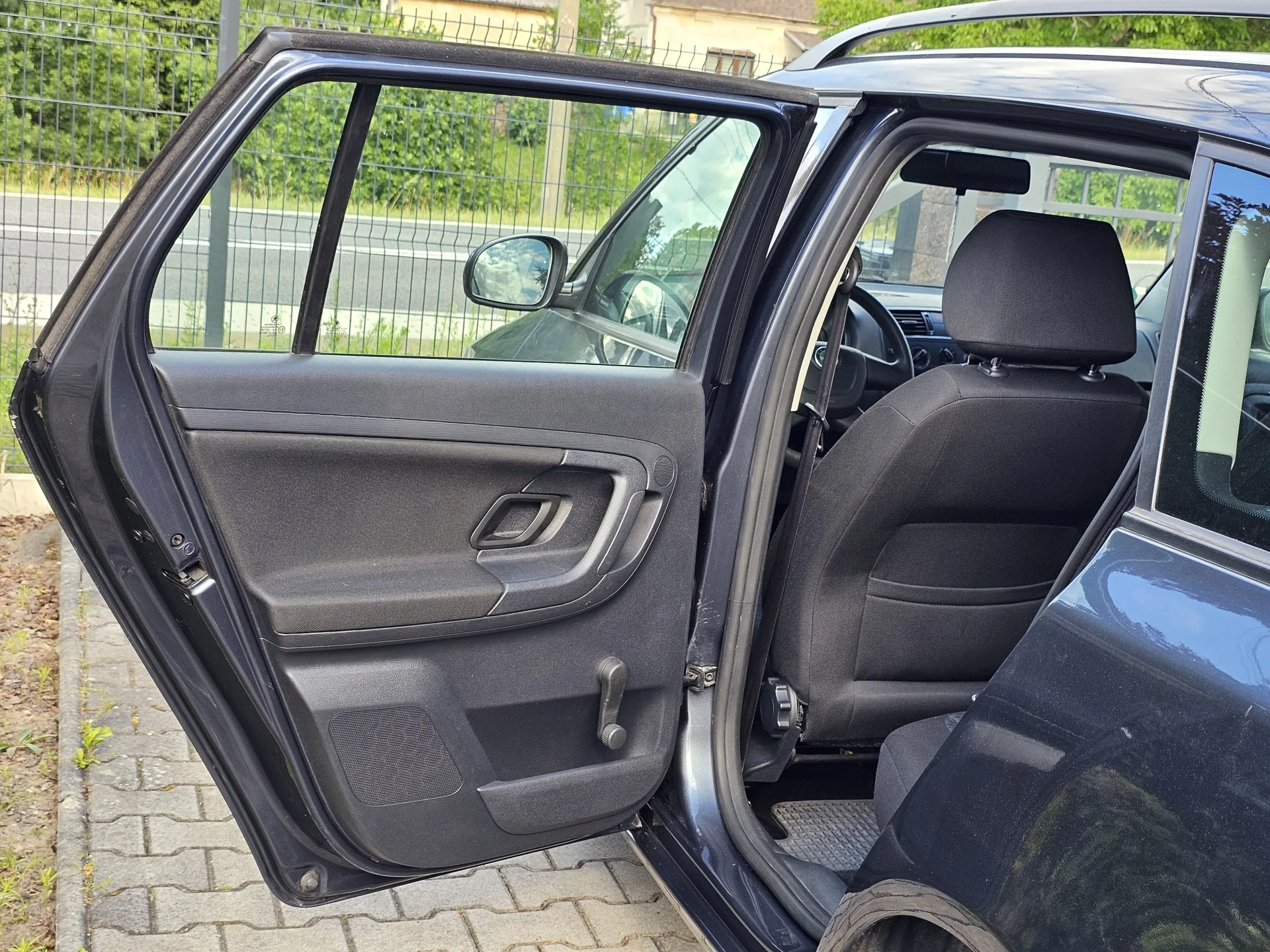 Škoda Fabia II Combi 1.2 TSi (2010, Šedá metalíza) – fotografie vozidla 17 z 22