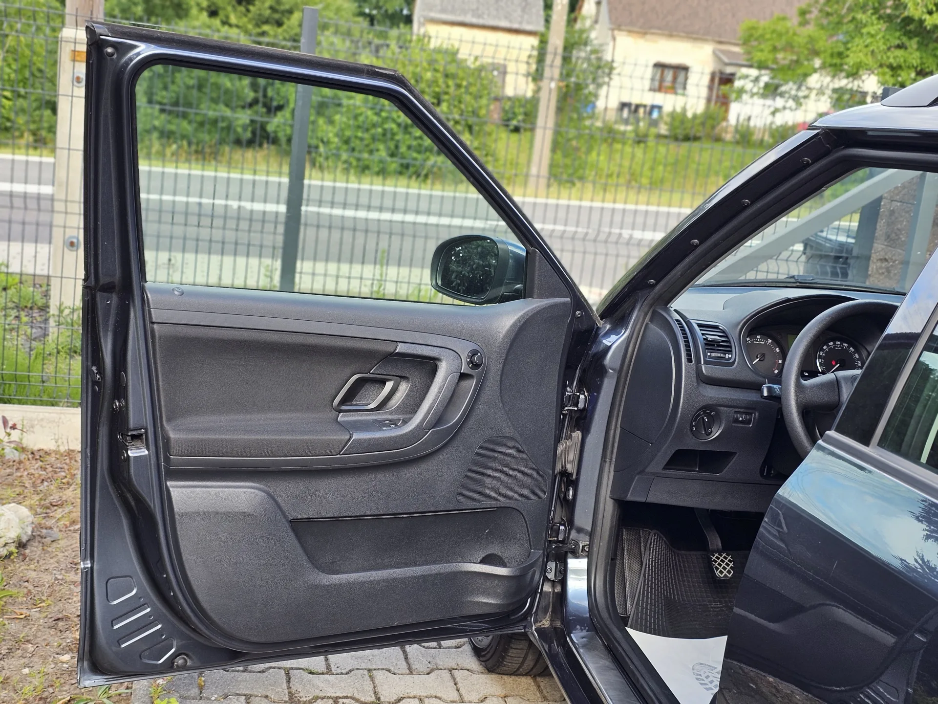 Škoda Fabia II Combi 1.2 TSi (2010, Šedá metalíza) – fotografie vozidla 9 z 22