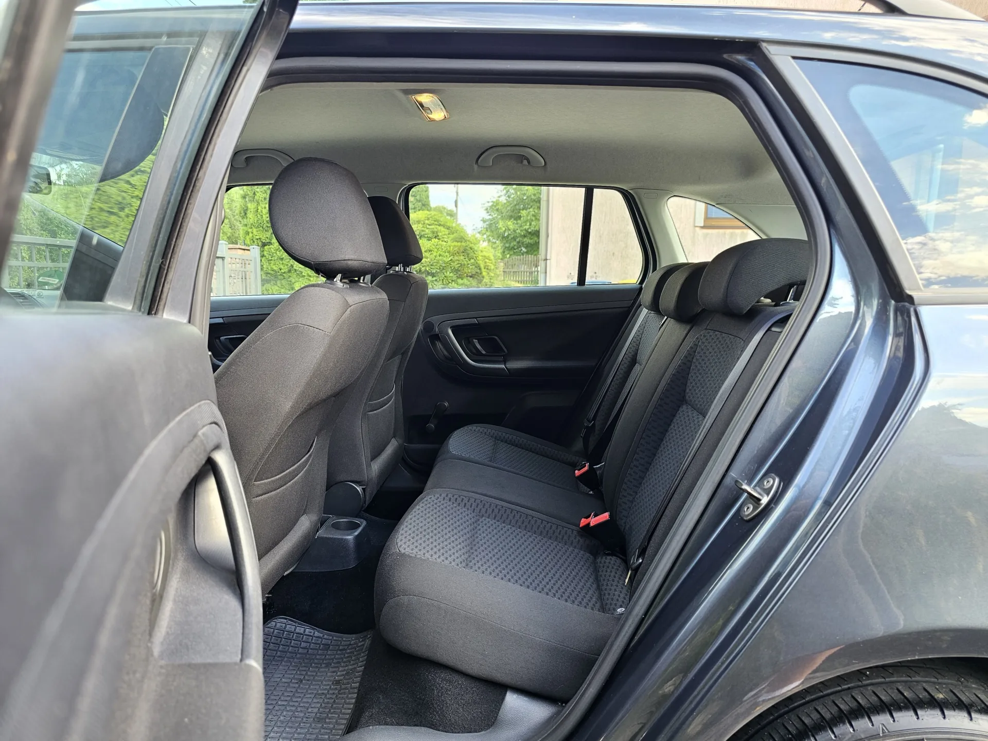 Škoda Fabia II Combi 1.2 TSi (2010, Šedá metalíza) – fotografie vozidla 18 z 22