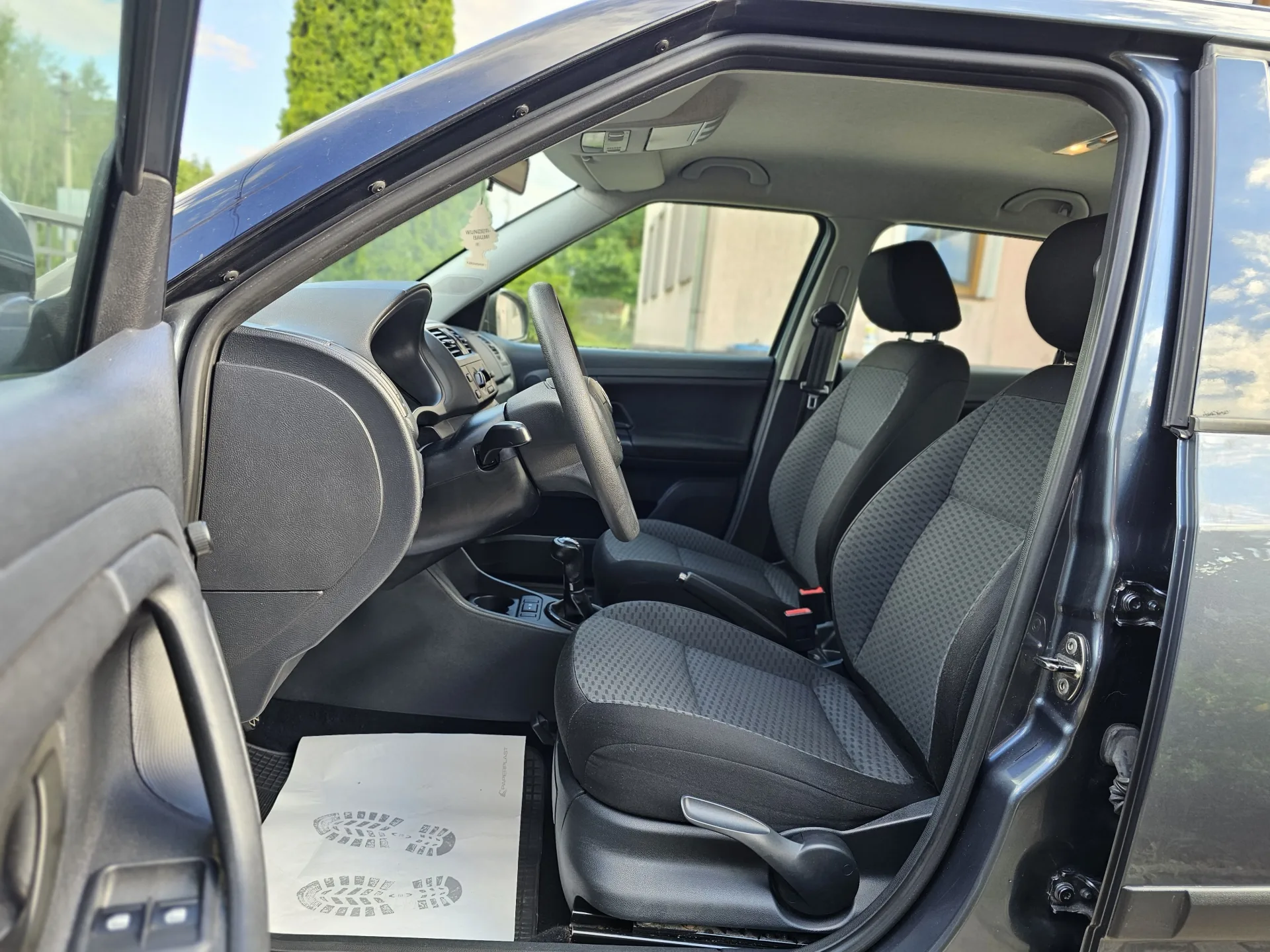 Škoda Fabia II Combi 1.2 TSi (2010, Šedá metalíza) – fotografie vozidla 10 z 22