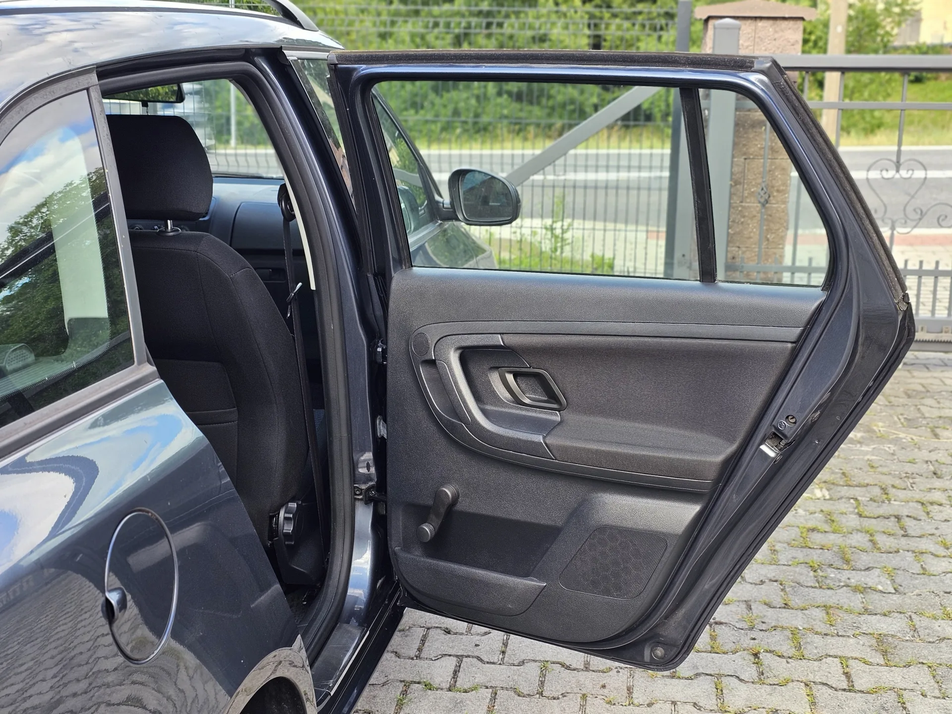 Škoda Fabia II Combi 1.2 TSi (2010, Šedá metalíza) – fotografie vozidla 20 z 22