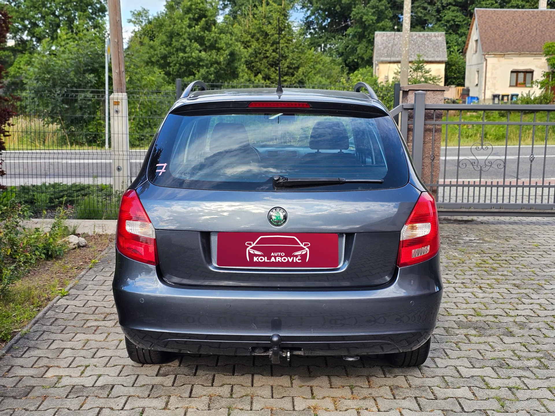 Škoda Fabia II Combi 1.2 TSi (2010, Šedá metalíza) – fotografie vozidla 6 z 22