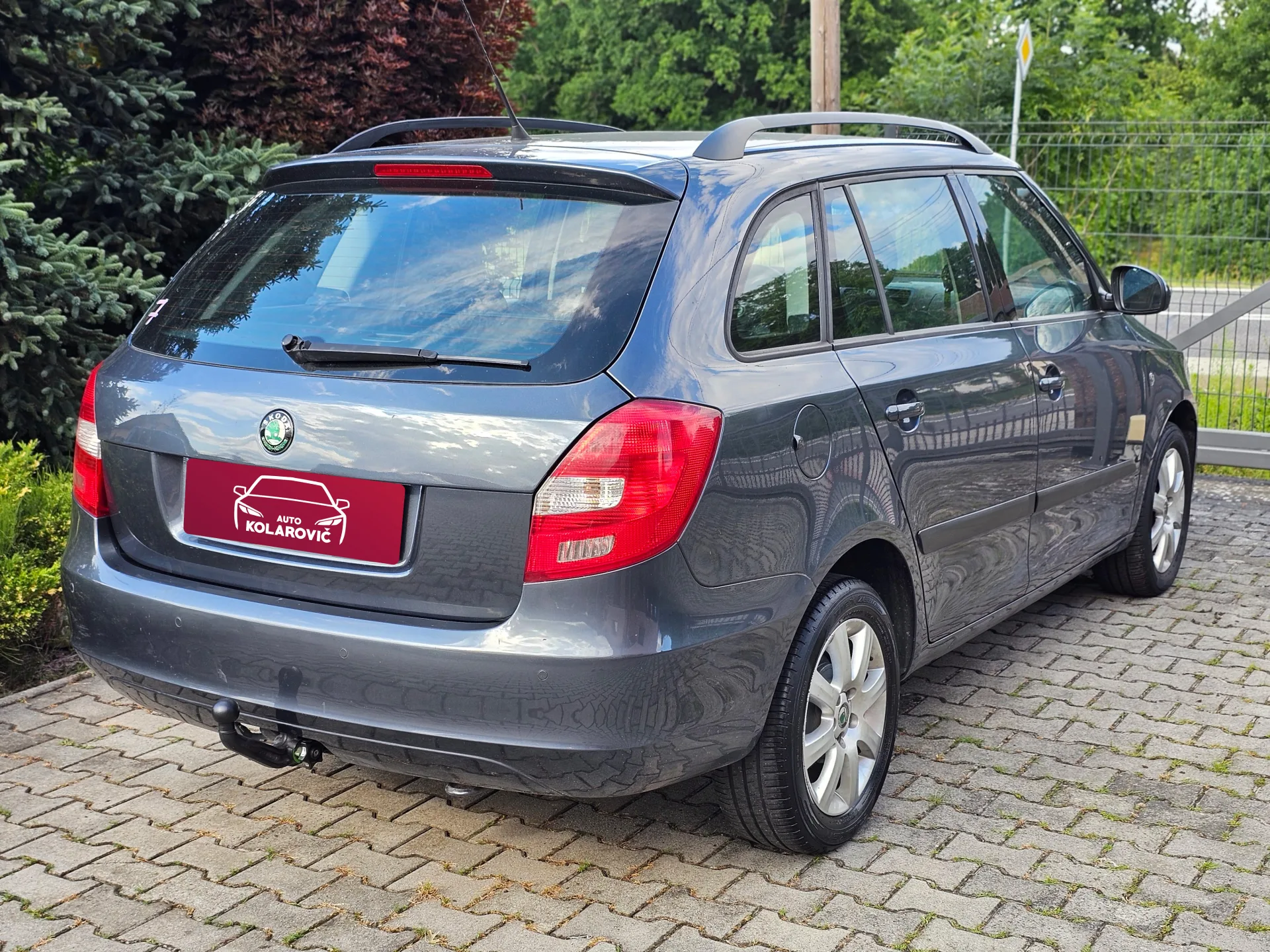 Škoda Fabia II Combi 1.2 TSi (2010, Šedá metalíza) – fotografie vozidla 5 z 22