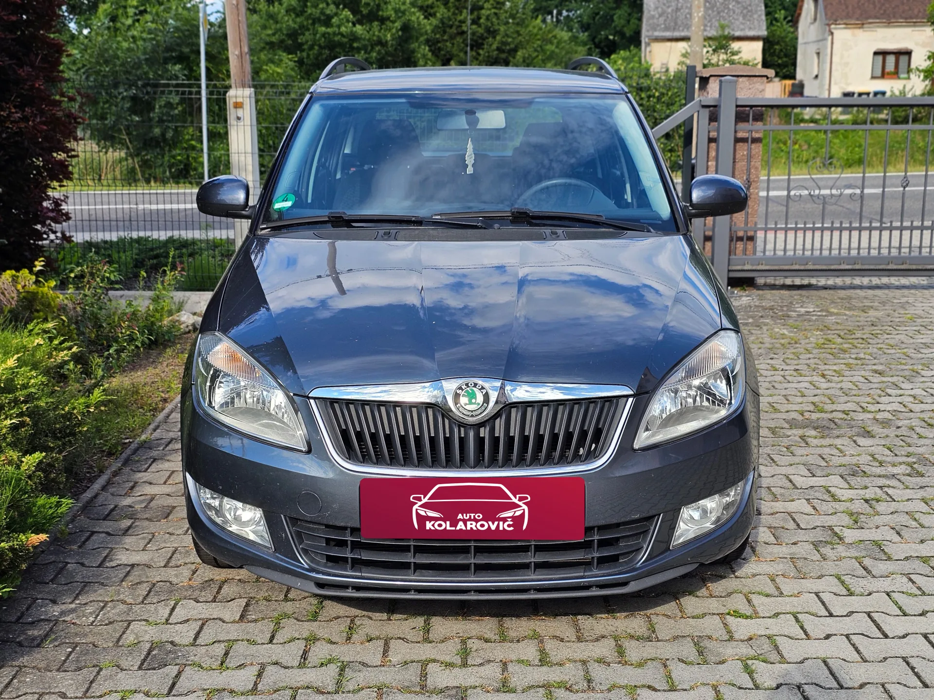 Škoda Fabia II Combi 1.2 TSi (2010, Šedá metalíza) – fotografie vozidla 2 z 22