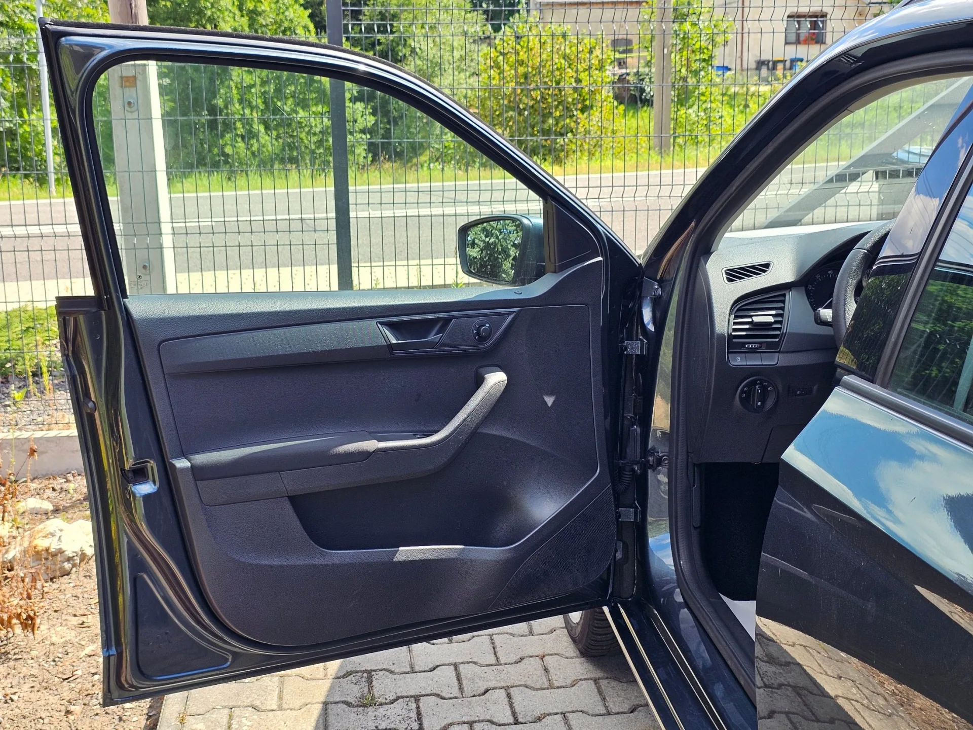 Škoda Fabia III Combi 1.0 TSi (2017, Šedá metalíza) – fotografie vozidla 9 z 22