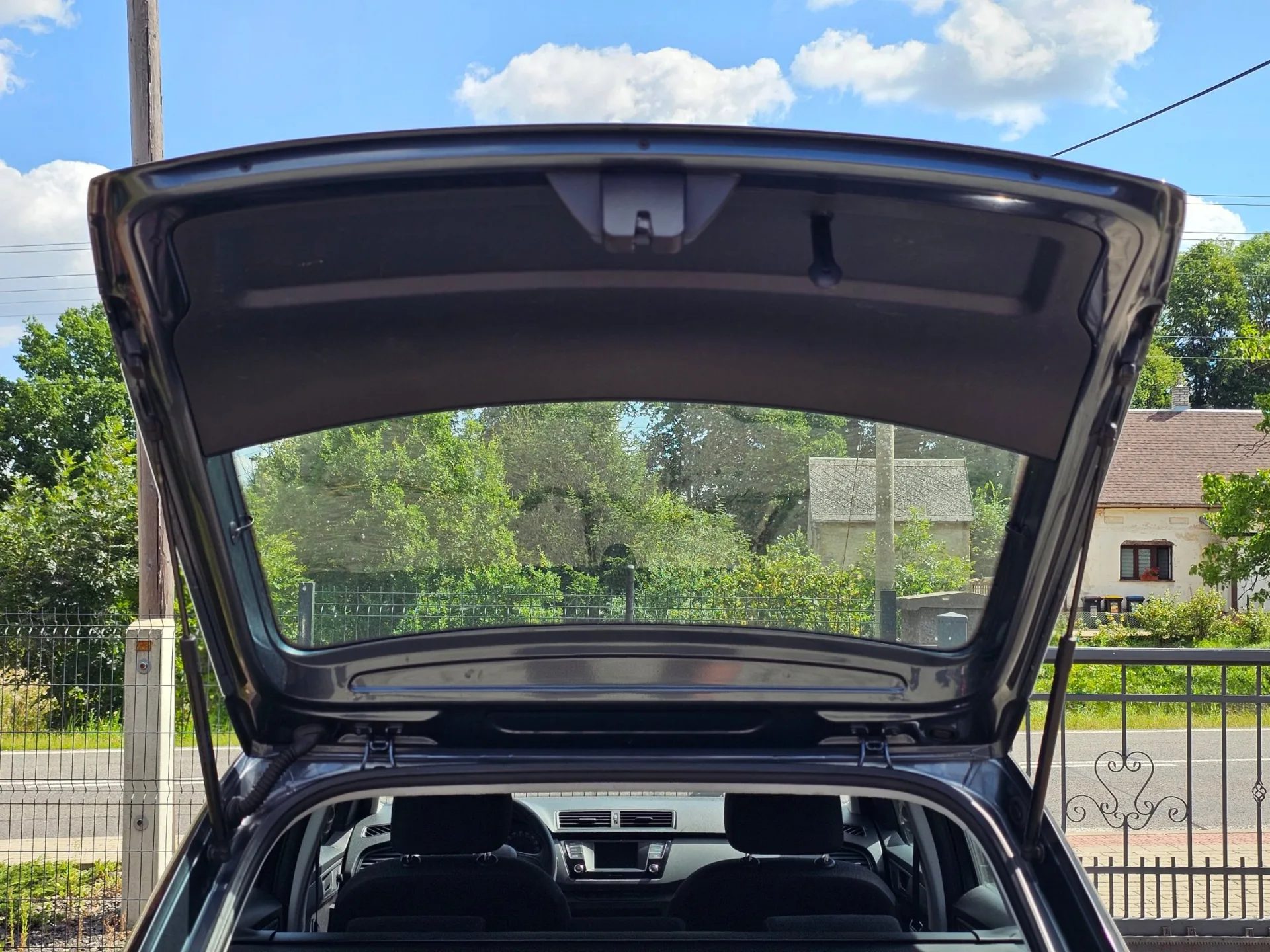 Škoda Fabia III Combi 1.0 TSi (2017, Šedá metalíza) – fotografie vozidla 22 z 22