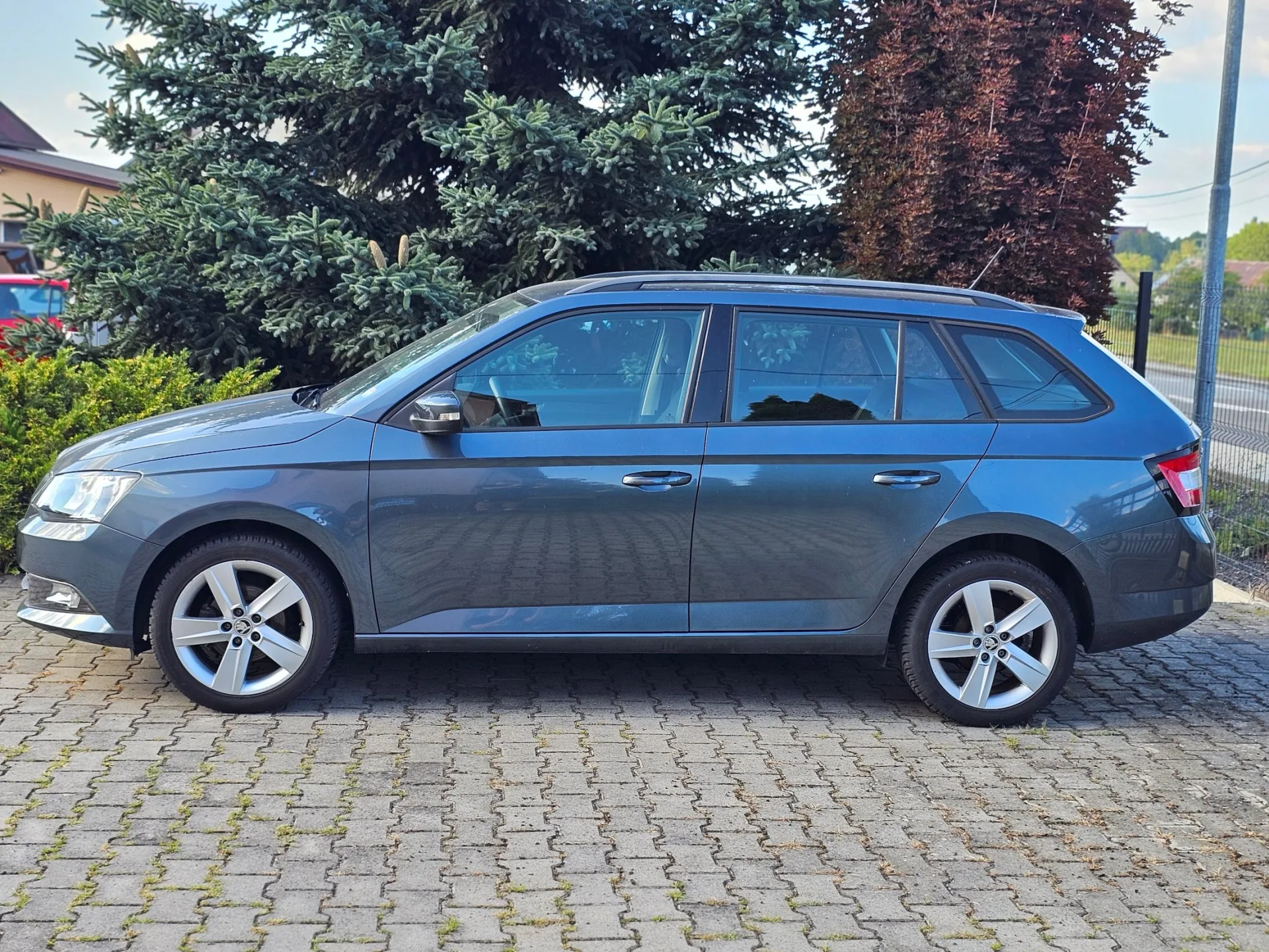 Škoda Fabia III Combi 1.0 TSi (2017, Šedá metalíza) – fotografie vozidla 8 z 22
