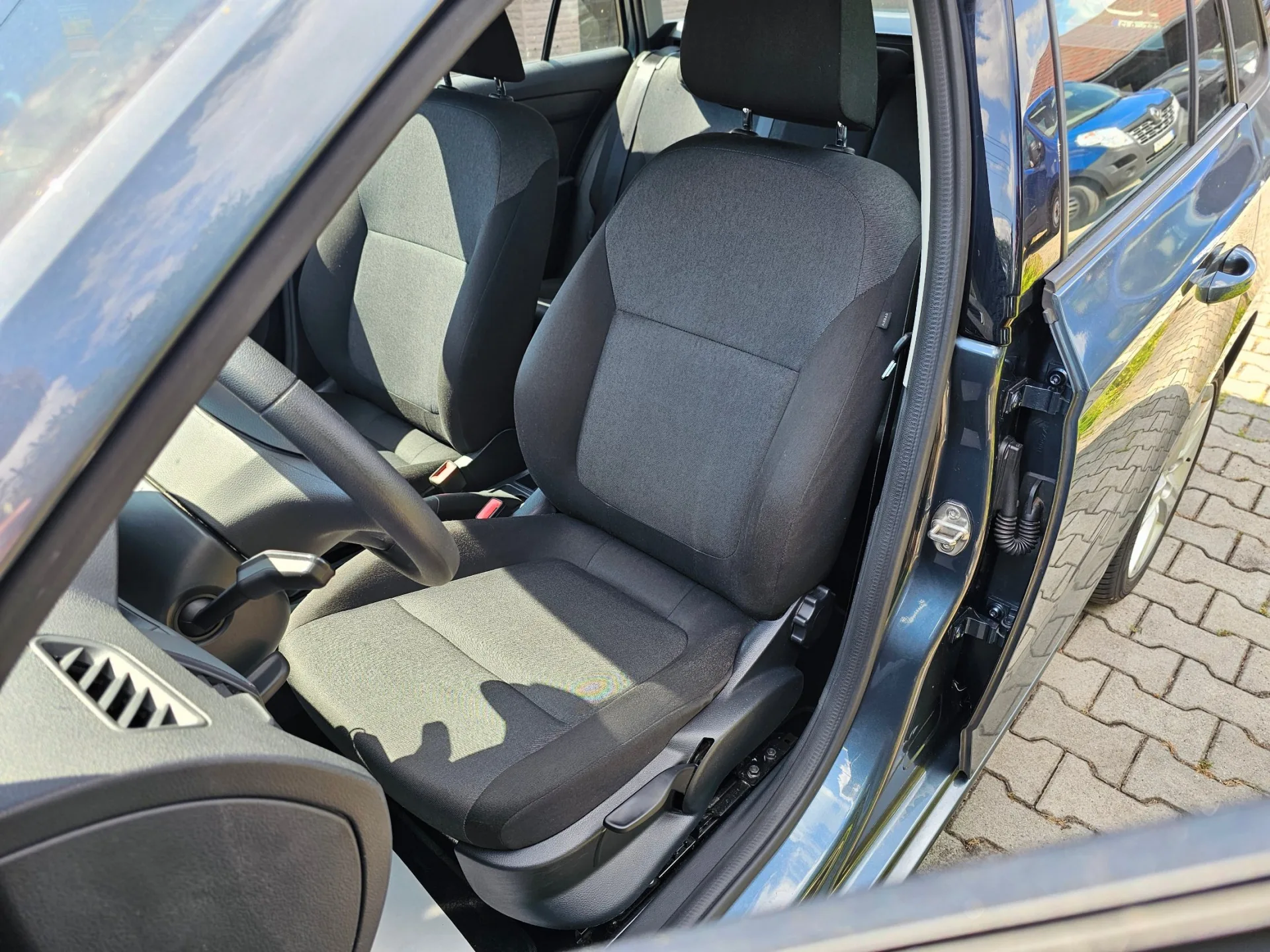 Škoda Fabia III Combi 1.0 TSi (2017, Šedá metalíza) – fotografie vozidla 11 z 22