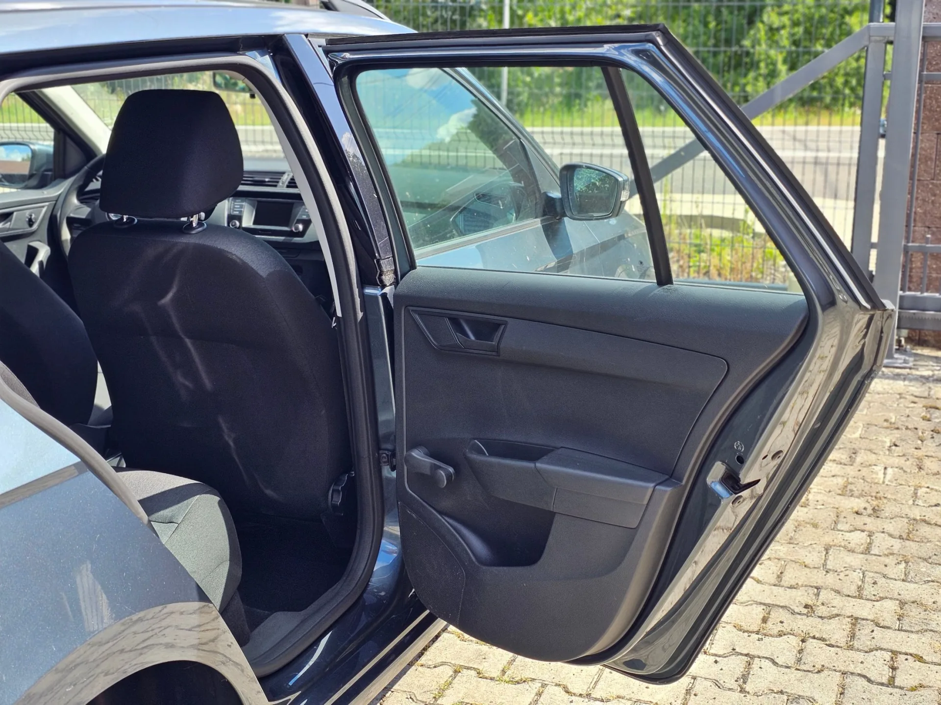 Škoda Fabia III Combi 1.0 TSi (2017, Šedá metalíza) – fotografie vozidla 20 z 22