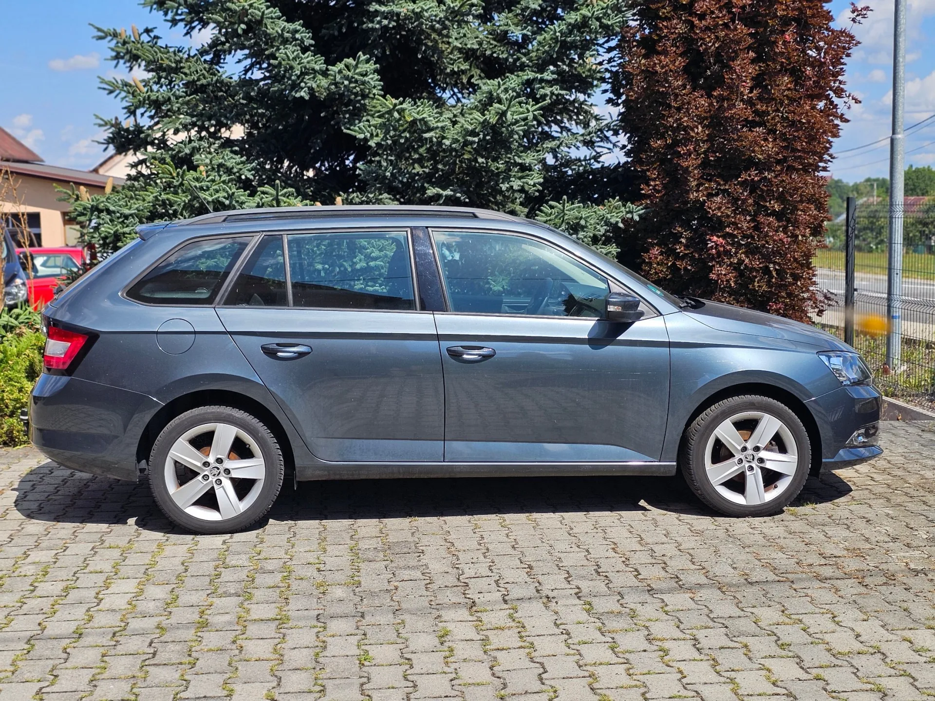 Škoda Fabia III Combi 1.0 TSi (2017, Šedá metalíza) – fotografie vozidla 4 z 22
