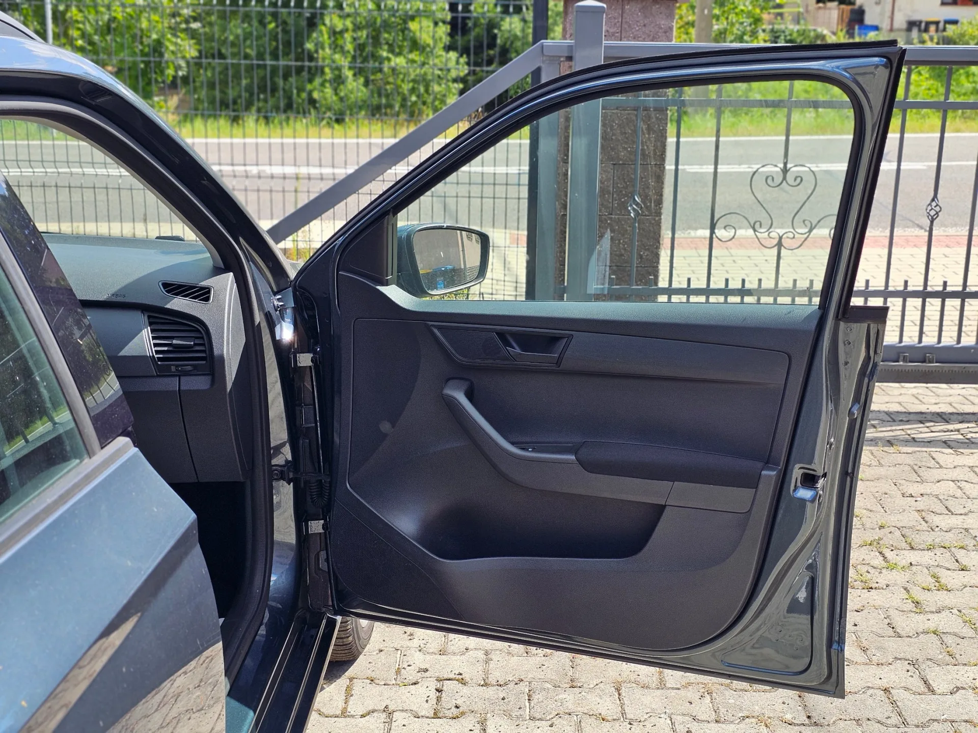 Škoda Fabia III Combi 1.0 TSi (2017, Šedá metalíza) – fotografie vozidla 16 z 22