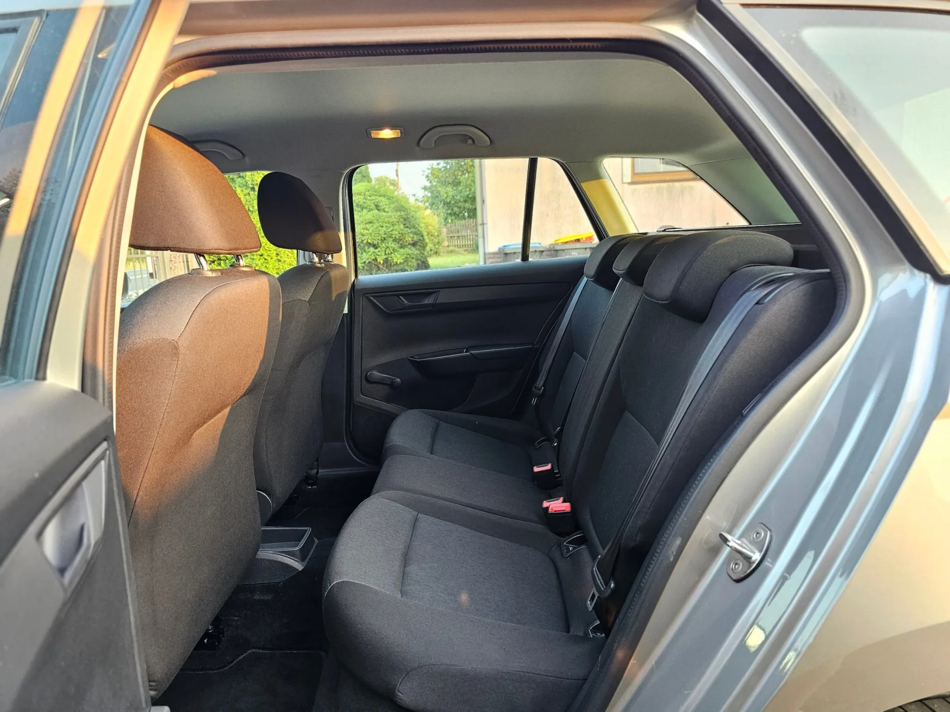 Škoda Fabia III Combi 1.0 MPi (2018, Béžová Cappucino) – fotografie vozidla 18 z 22
