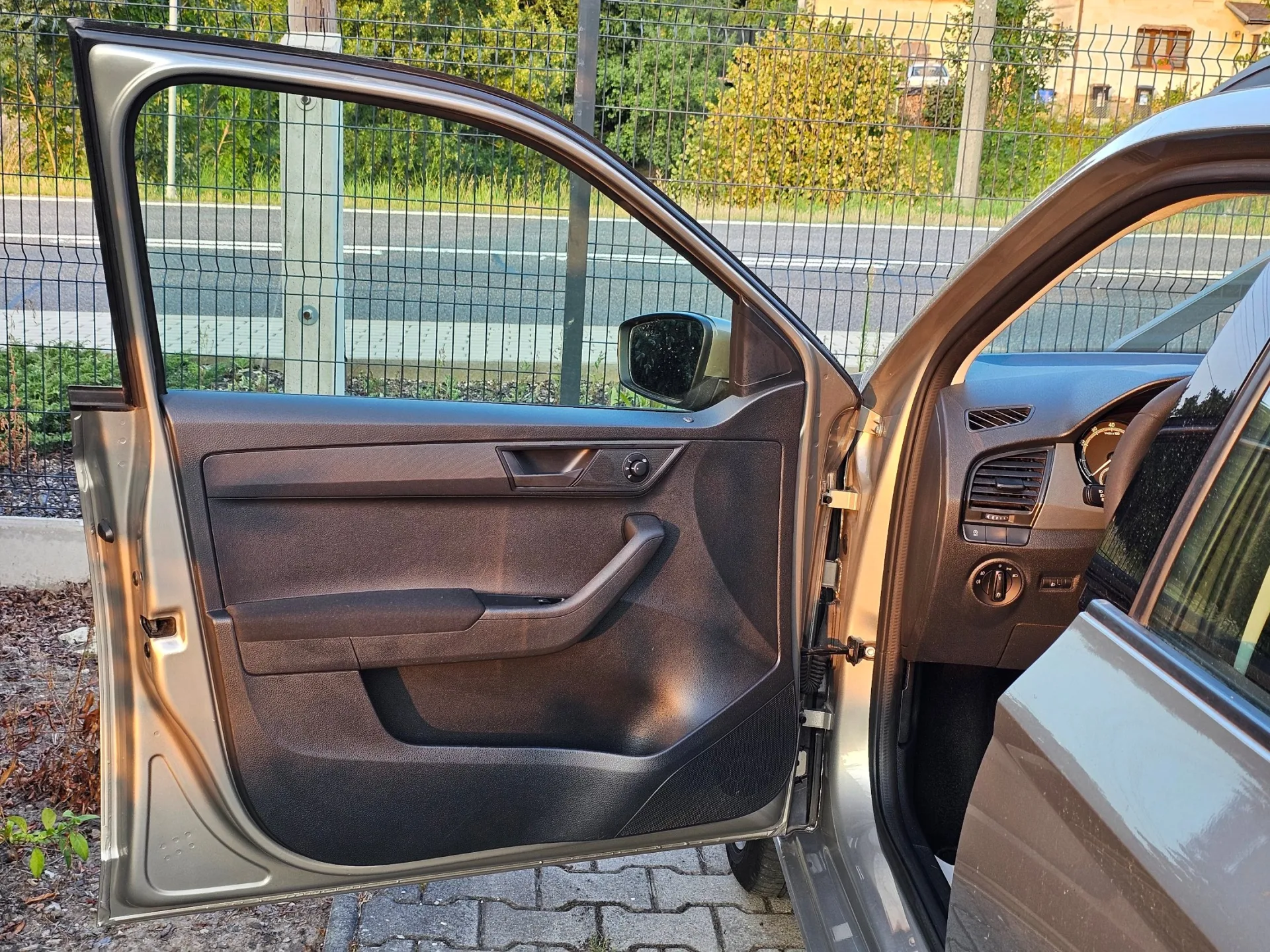 Škoda Fabia III Combi 1.0 MPi (2018, Béžová Cappucino) – fotografie vozidla 9 z 22