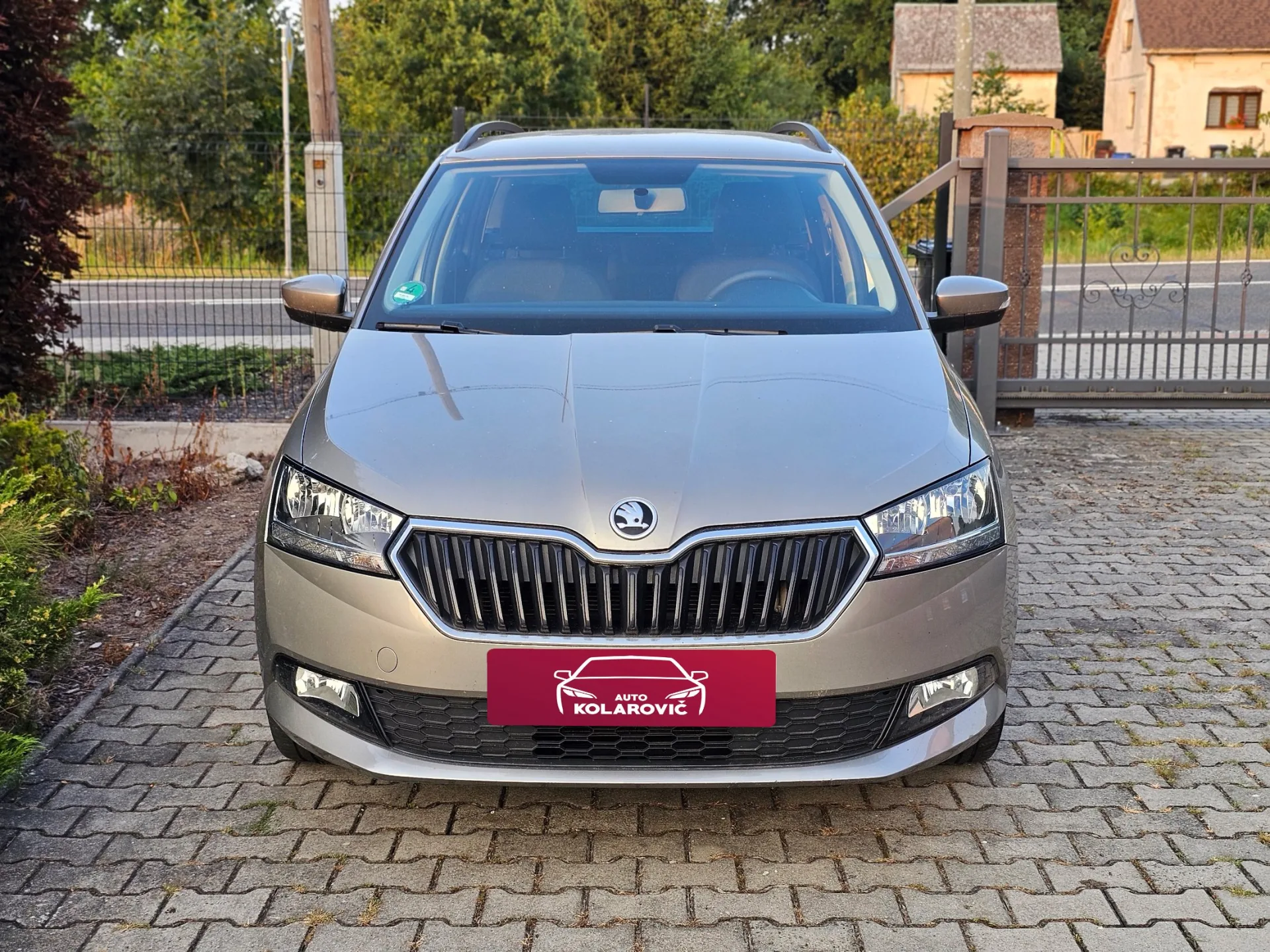 Škoda Fabia III Combi 1.0 MPi (2018, Béžová Cappucino) – fotografie vozidla 2 z 22