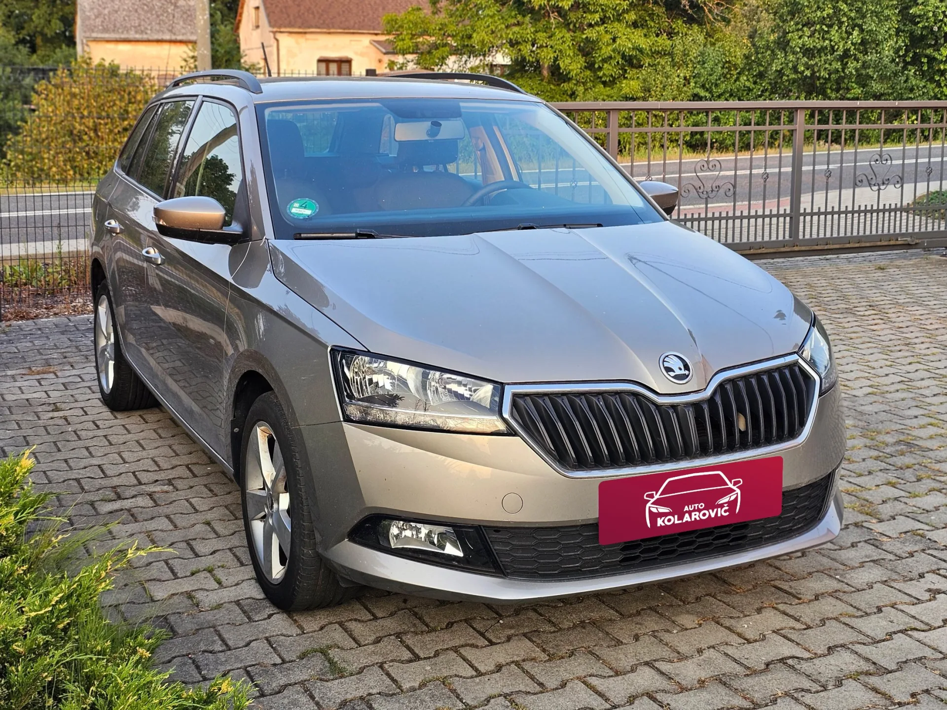 Škoda Fabia III Combi 1.0 MPi (2018, Béžová Cappucino) – fotografie vozidla 3 z 22
