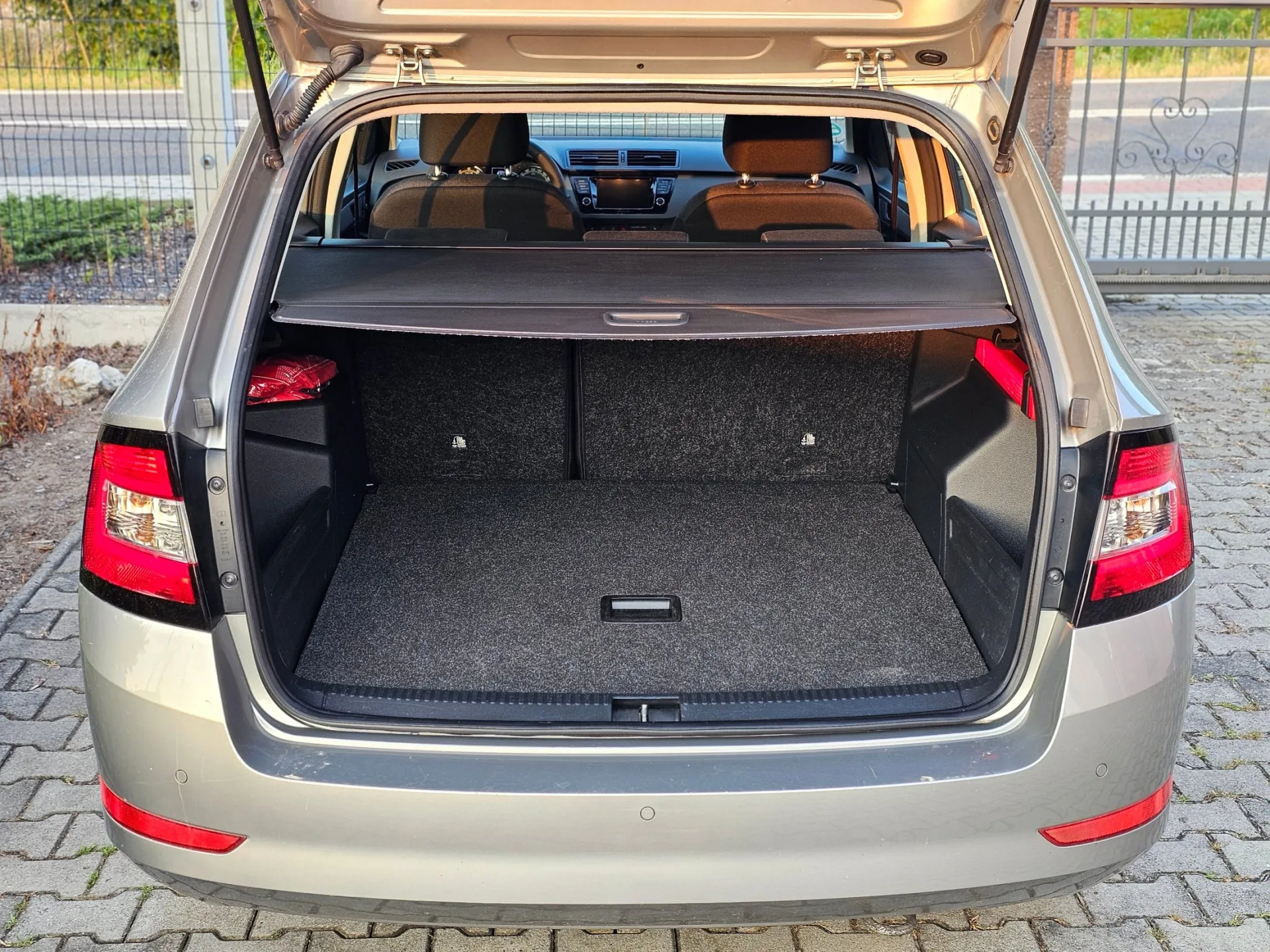Škoda Fabia III Combi 1.0 MPi (2018, Béžová Cappucino) – fotografie vozidla 21 z 22