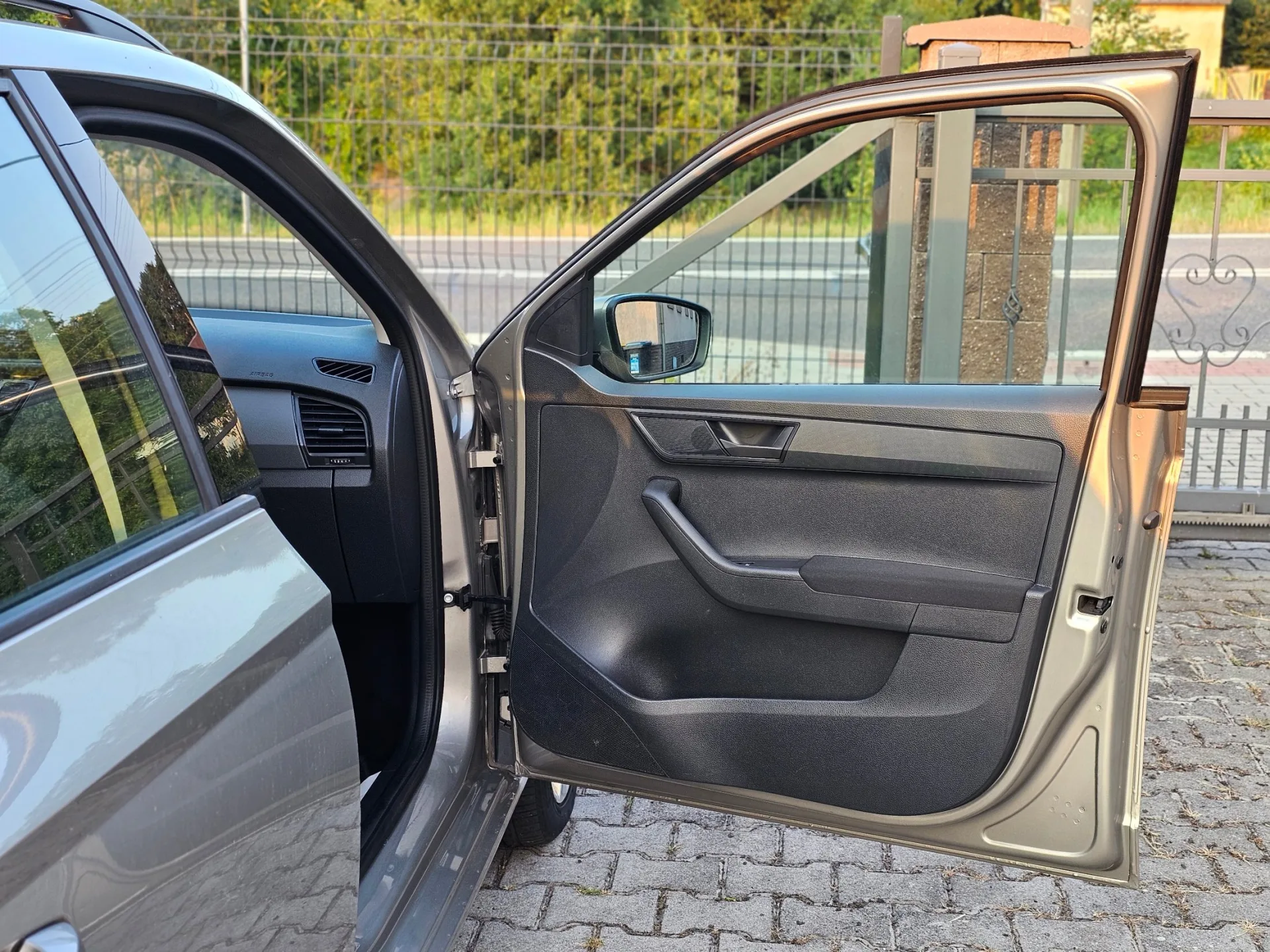 Škoda Fabia III Combi 1.0 MPi (2018, Béžová Cappucino) – fotografie vozidla 16 z 22