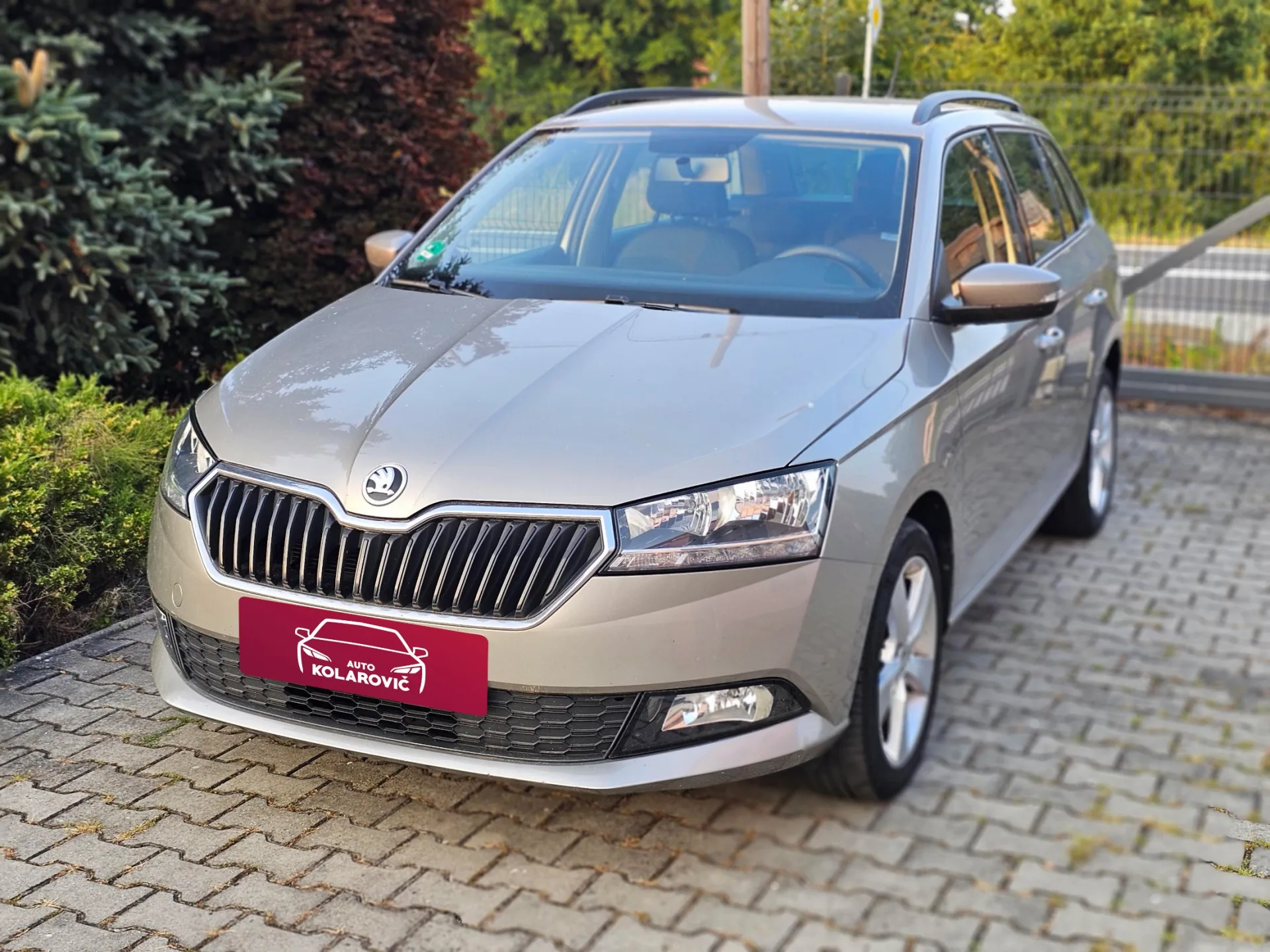 Škoda Fabia III Combi 1.0 MPi (2018, Béžová Cappucino) – hlavní fotografie vozidla