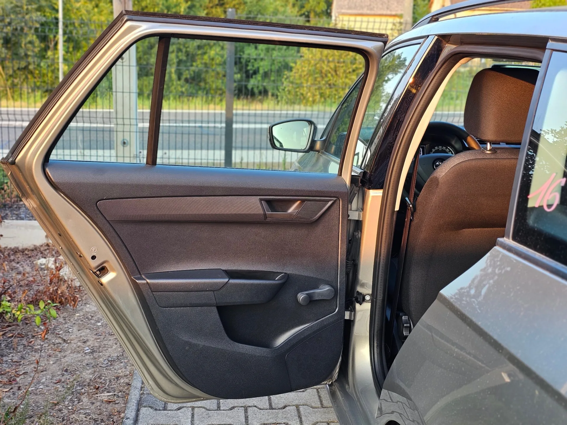 Škoda Fabia III Combi 1.0 MPi (2018, Béžová Cappucino) – fotografie vozidla 17 z 22
