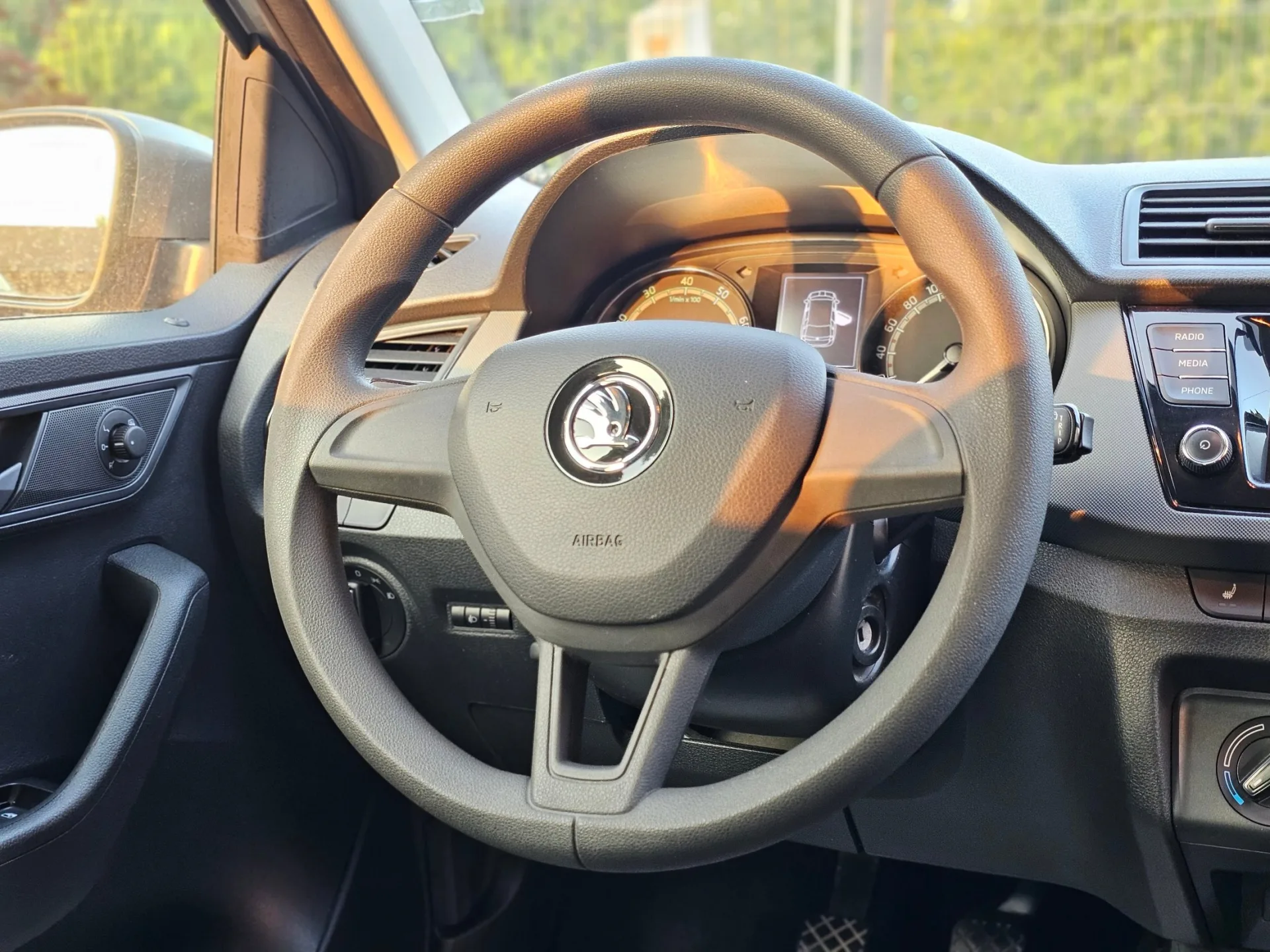 Škoda Fabia III Combi 1.0 MPi (2018, Béžová Cappucino) – fotografie vozidla 13 z 22