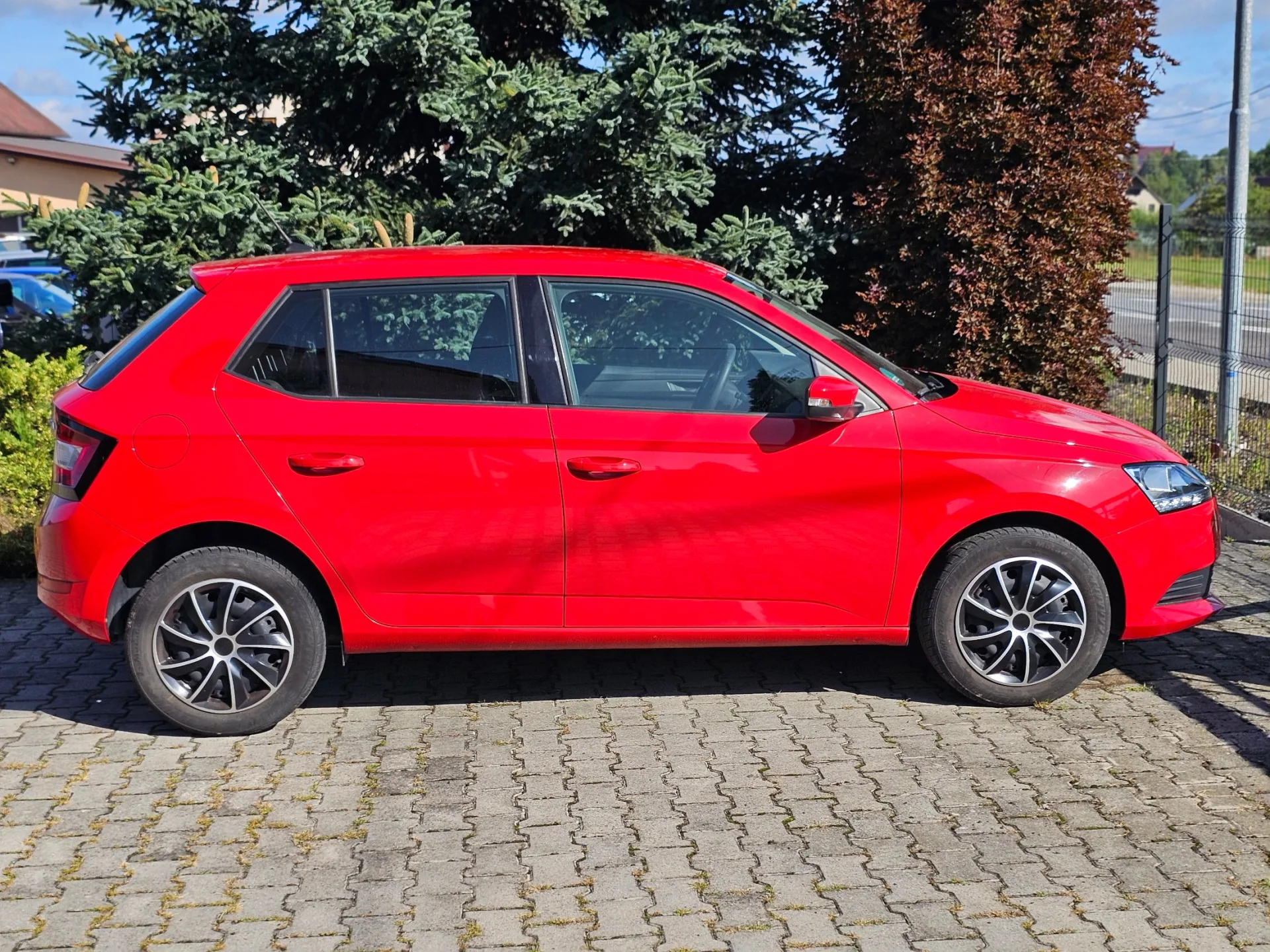 Škoda Fabia III 1.0 TSi (2019, Červená pastelová) – fotografie vozidla 4 z 22