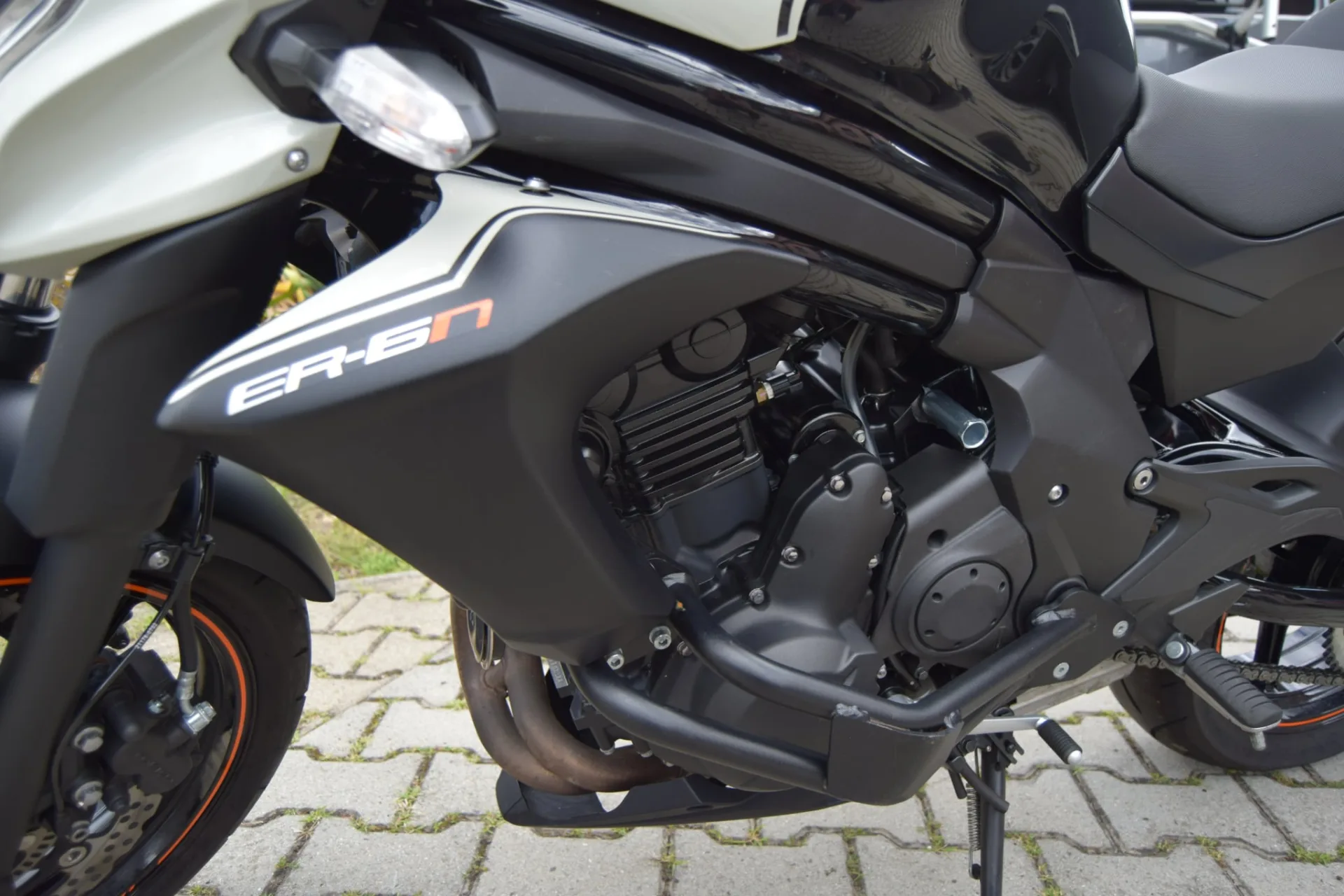 Kawasaki ER-6n 650 (2016, Černá metalíza) – fotografie vozidla 10 z 15