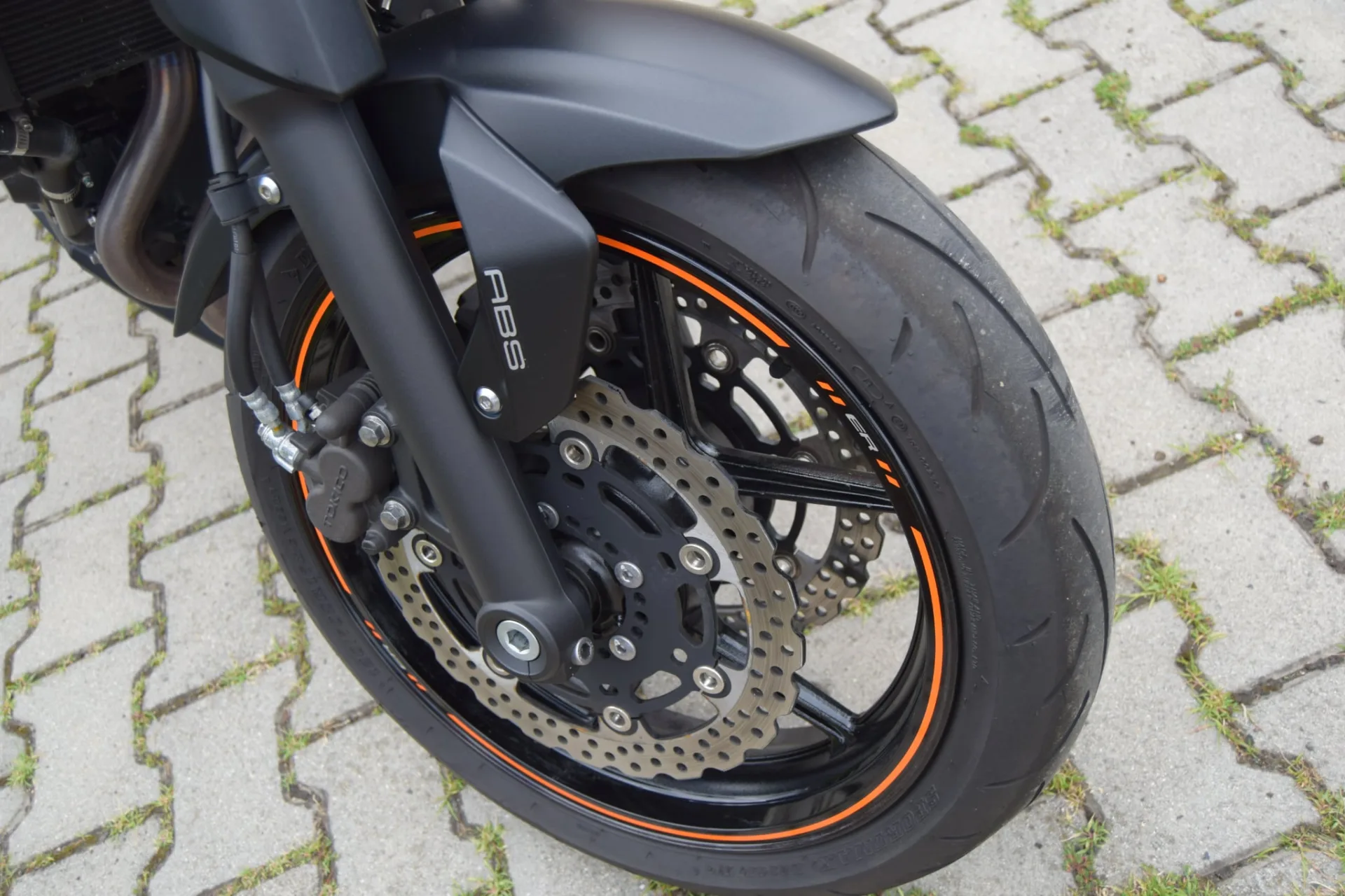Kawasaki ER-6n 650 (2016, Černá metalíza) – fotografie vozidla 7 z 15