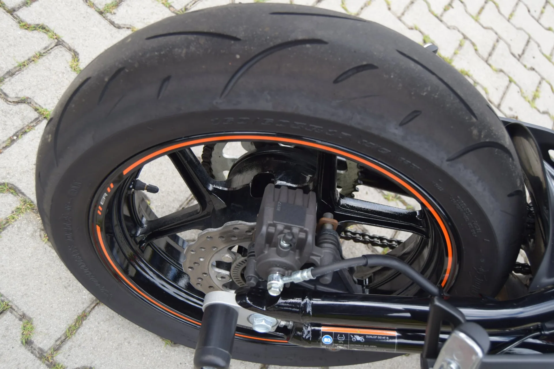 Kawasaki ER-6n 650 (2016, Černá metalíza) – fotografie vozidla 8 z 15