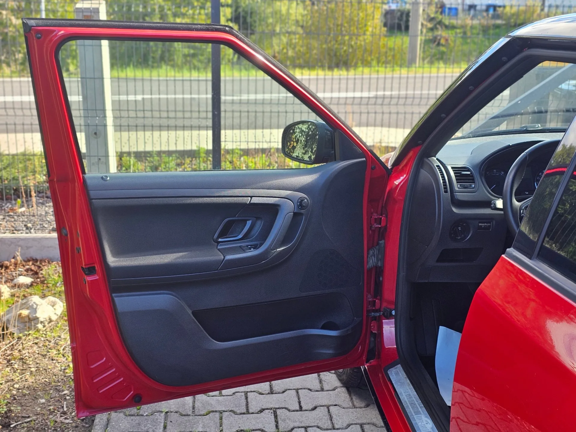 Škoda Fabia II 1.2 TSi Monte Carlo (2014, Červená) – fotografie vozidla 9 z 20