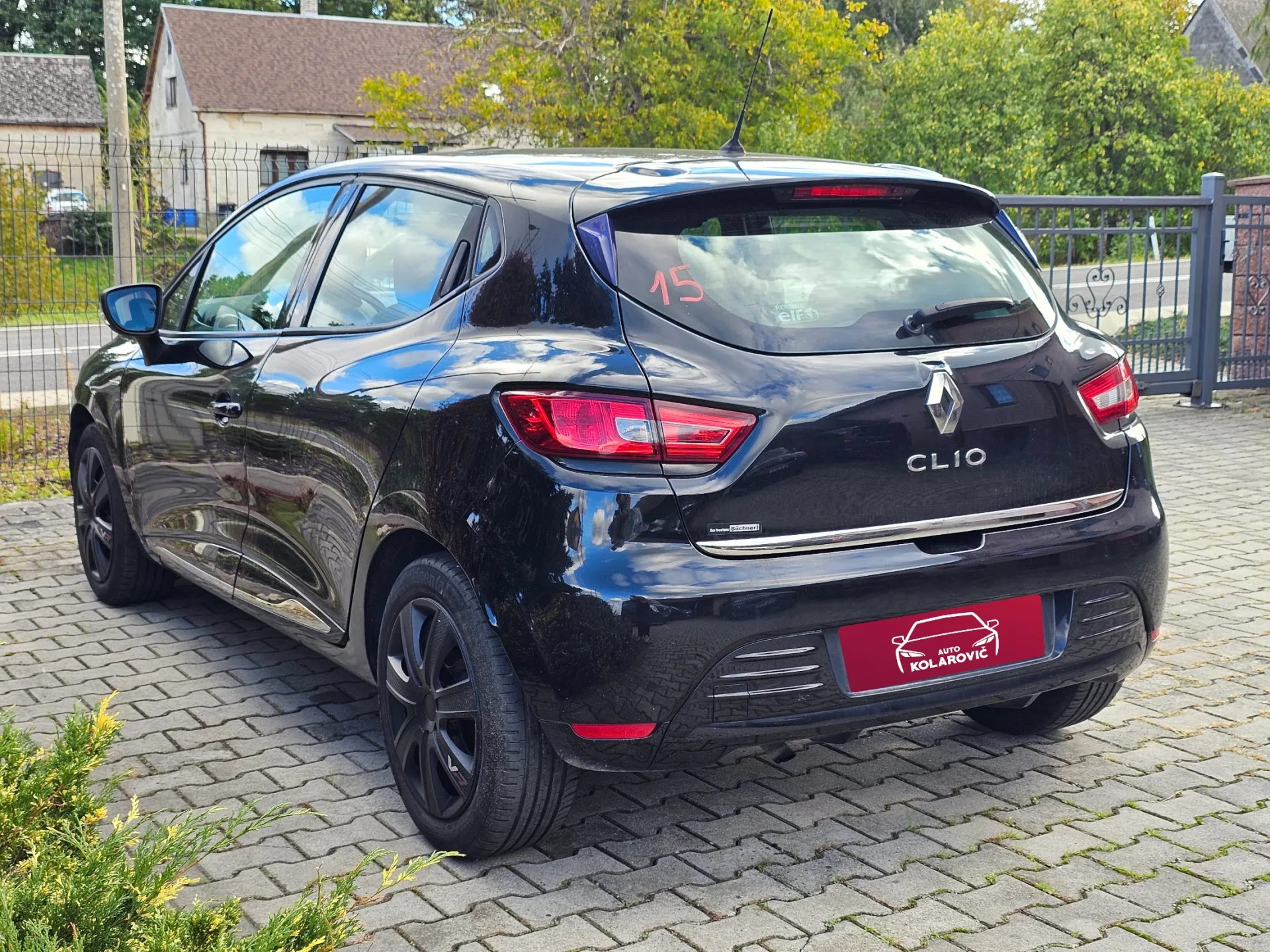 Renault Clio IV 1.2 16v (2018, Černá metalíza) – fotografie vozidla 7 z 22