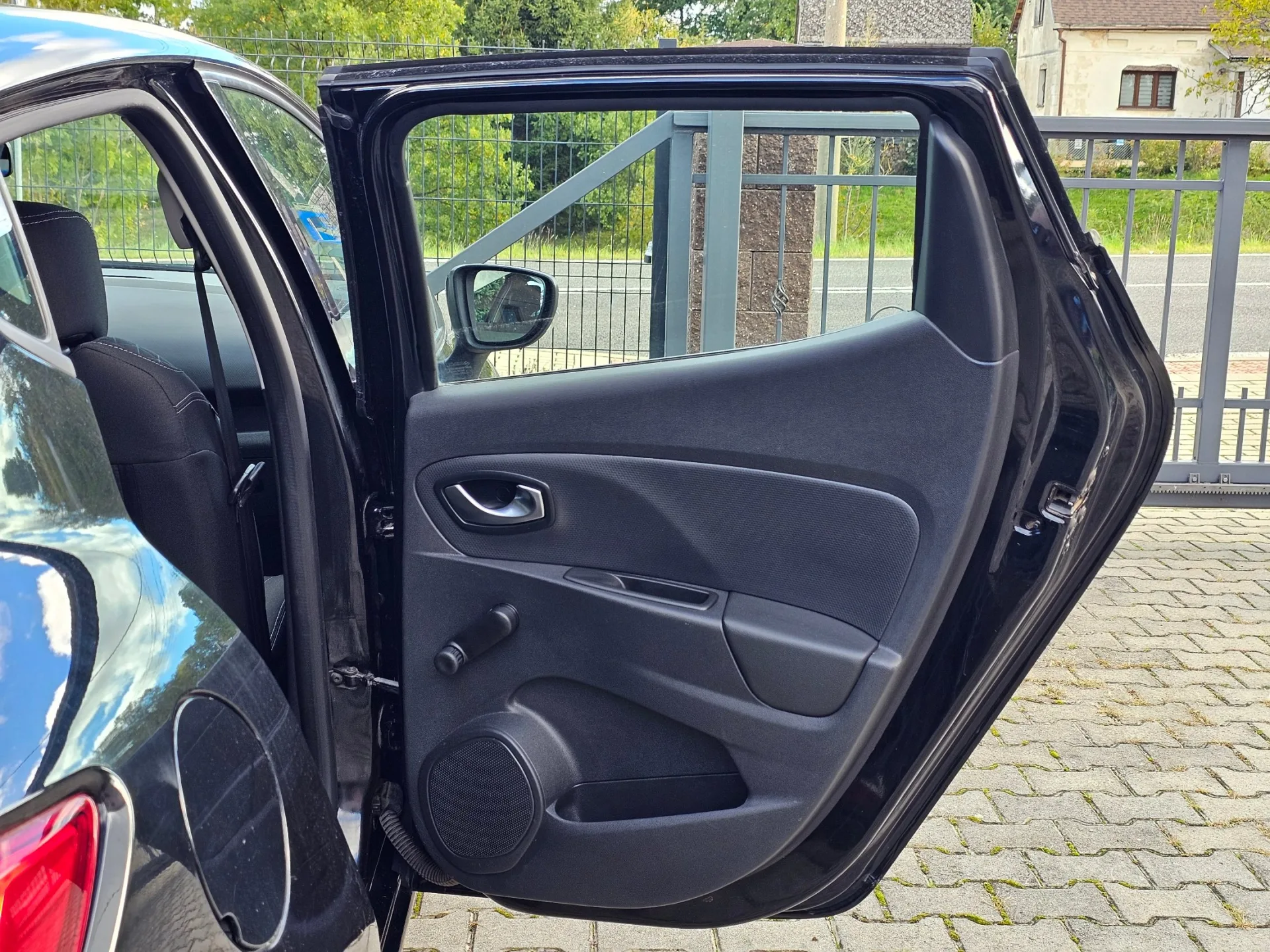 Renault Clio IV 1.2 16v (2018, Černá metalíza) – fotografie vozidla 19 z 22