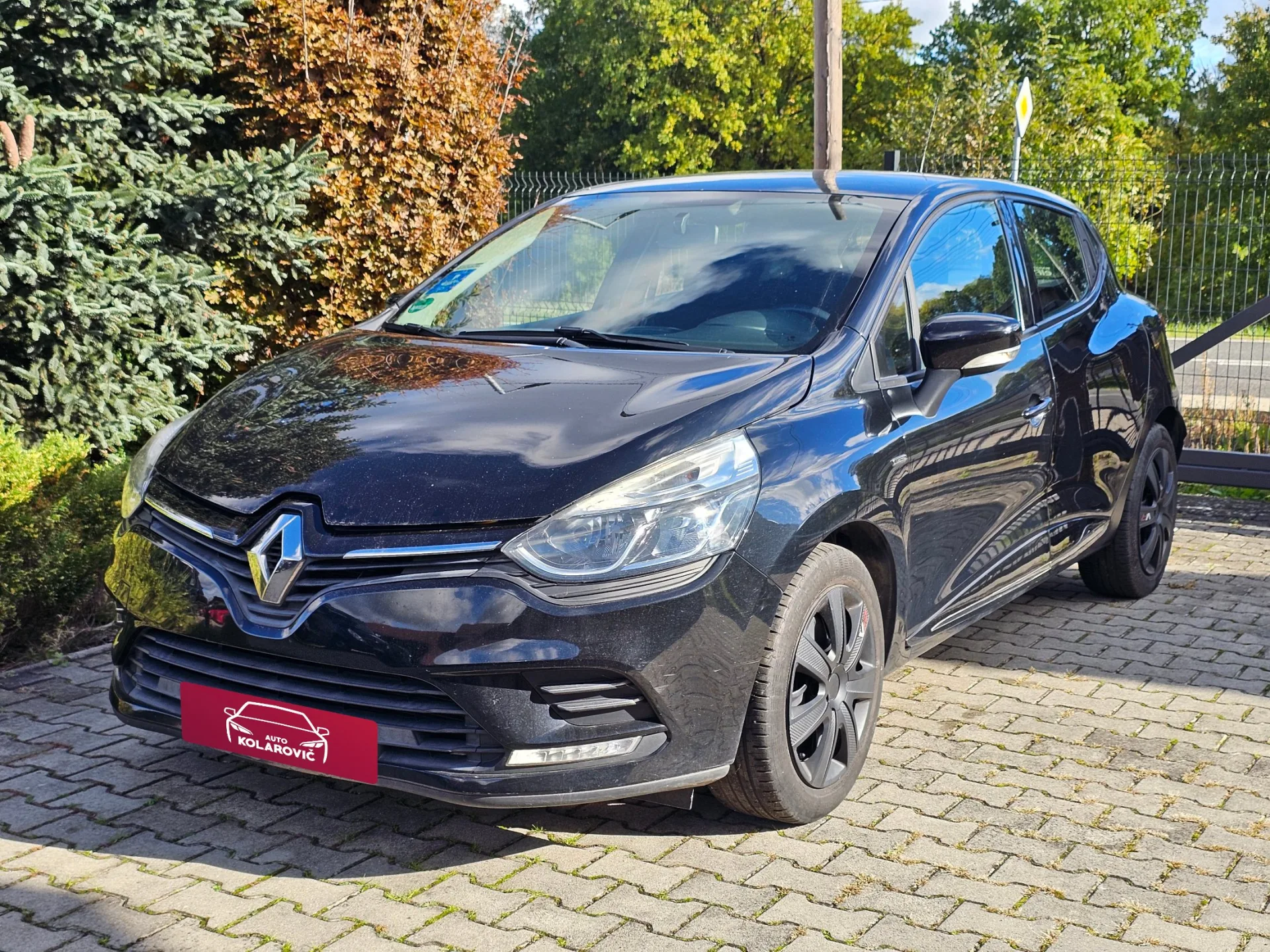 Renault Clio IV 1.2 16v (2018, Černá metalíza) – hlavní fotografie vozidla
