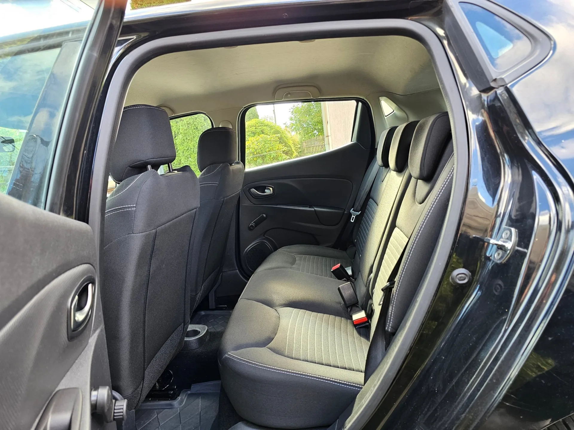 Renault Clio IV 1.2 16v (2018, Černá metalíza) – fotografie vozidla 18 z 22
