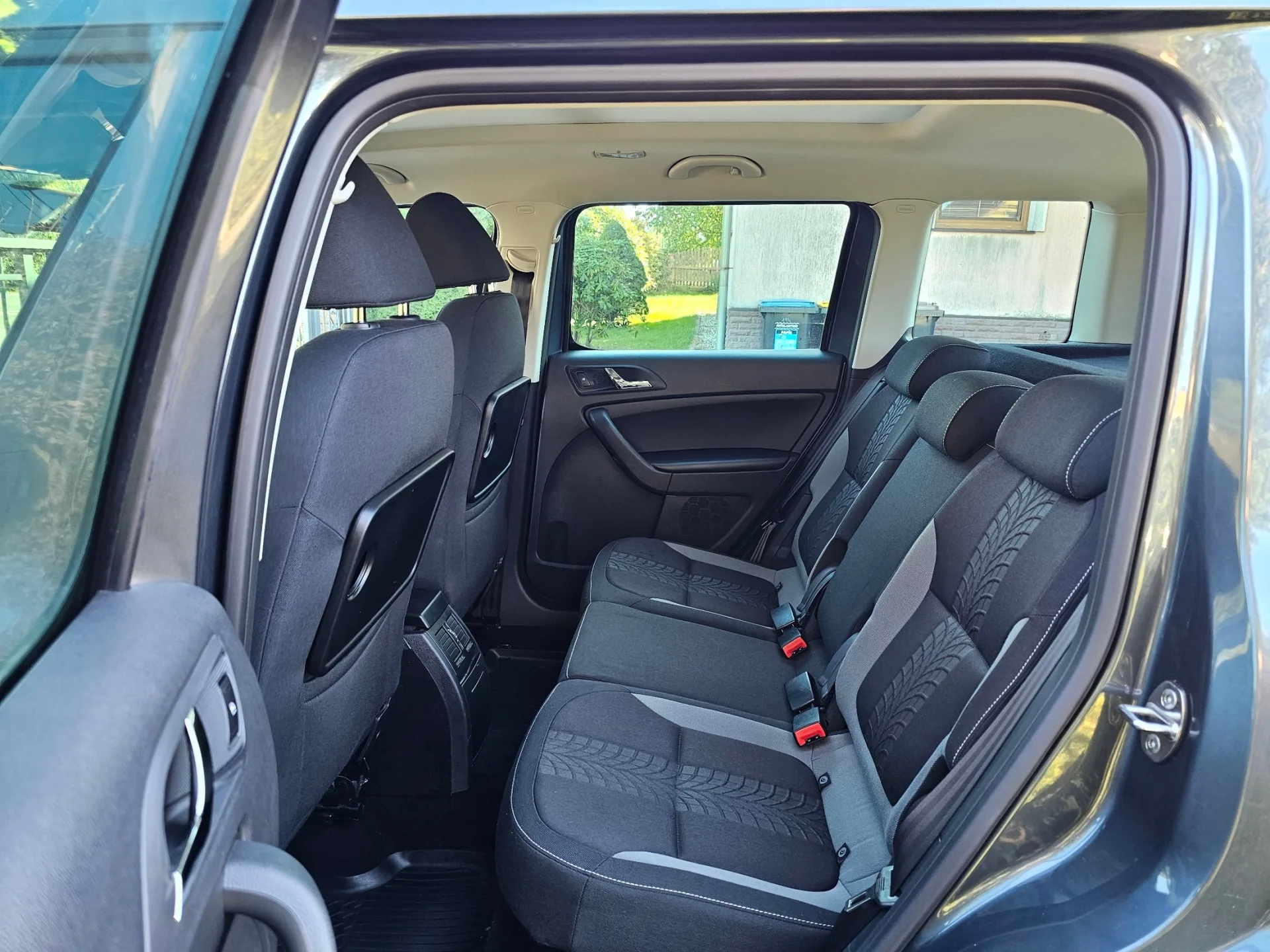 Škoda Yeti 1.2 TSi Adventure Edition (2014, Šedá metalíza) – fotografie vozidla 18 z 21