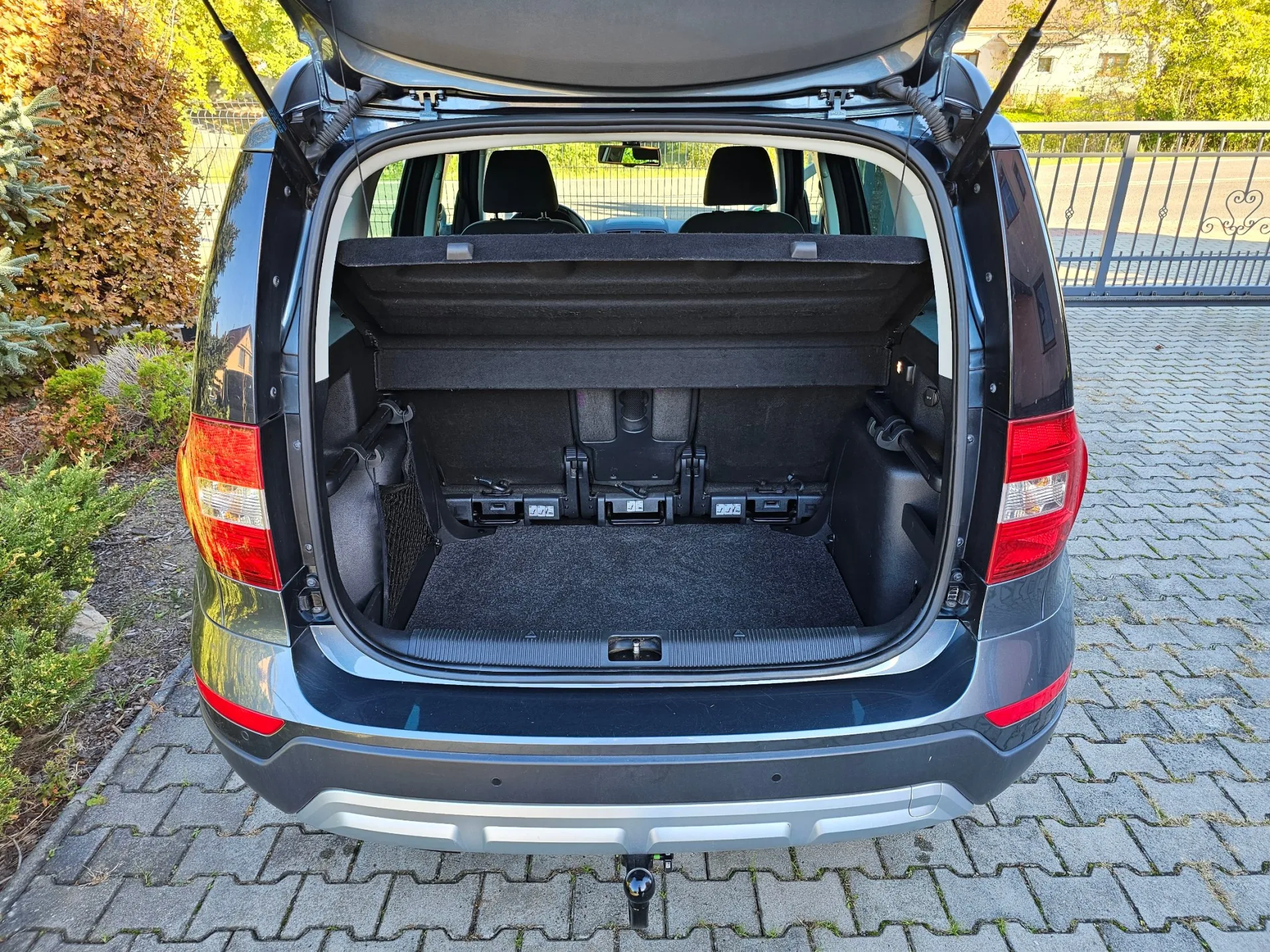 Škoda Yeti 1.2 TSi Adventure Edition (2014, Šedá metalíza) – fotografie vozidla 21 z 21