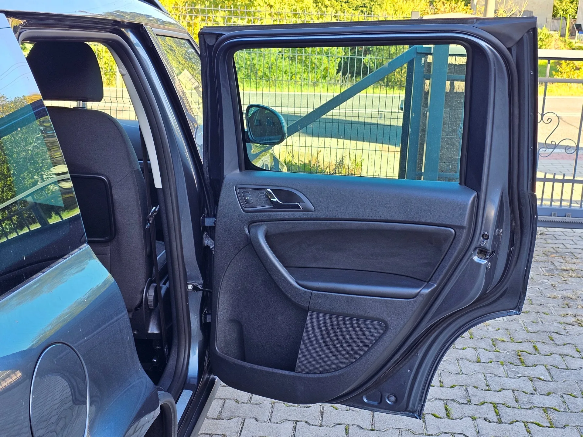 Škoda Yeti 1.2 TSi Adventure Edition (2014, Šedá metalíza) – fotografie vozidla 20 z 21