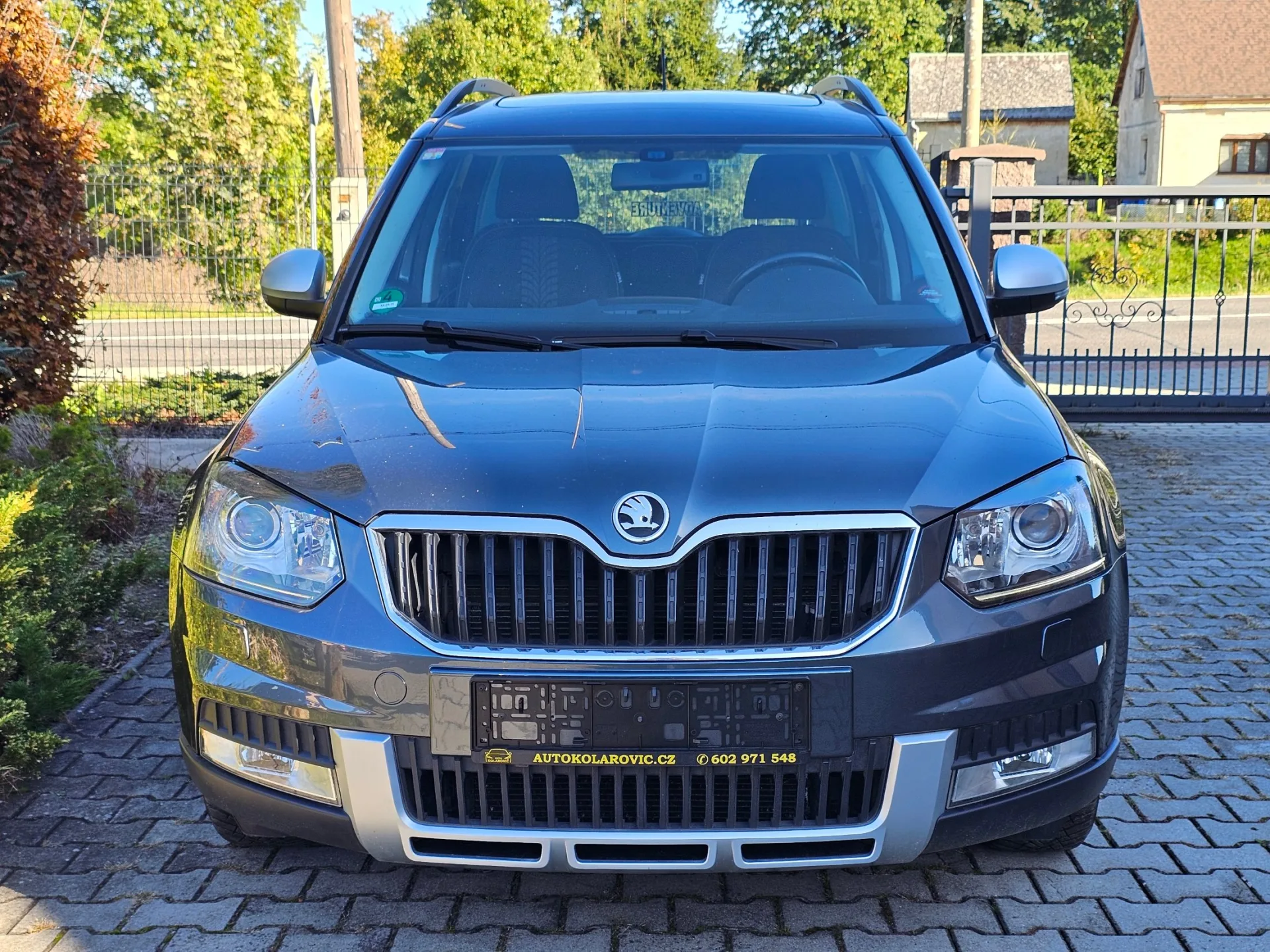 Škoda Yeti 1.2 TSi Adventure Edition (2014, Šedá metalíza) – fotografie vozidla 2 z 21