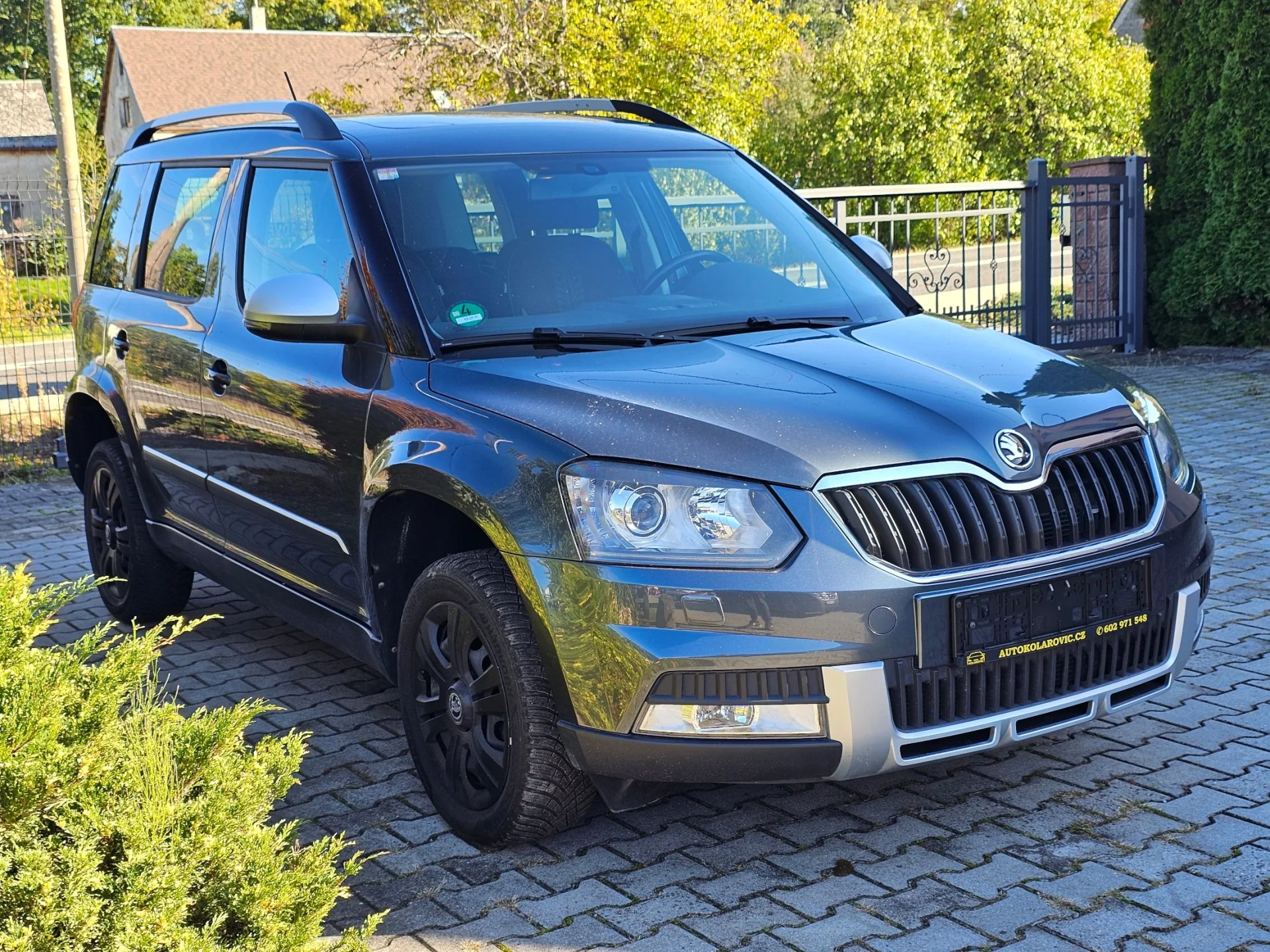 Škoda Yeti 1.2 TSi Adventure Edition (2014, Šedá metalíza) – fotografie vozidla 3 z 21
