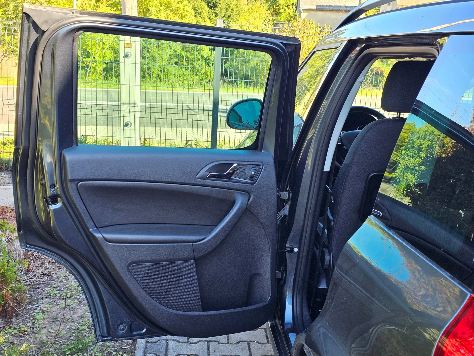 Škoda Yeti 1.2 TSi Adventure Edition (2014, Šedá metalíza) – fotografie vozidla 17 z 21